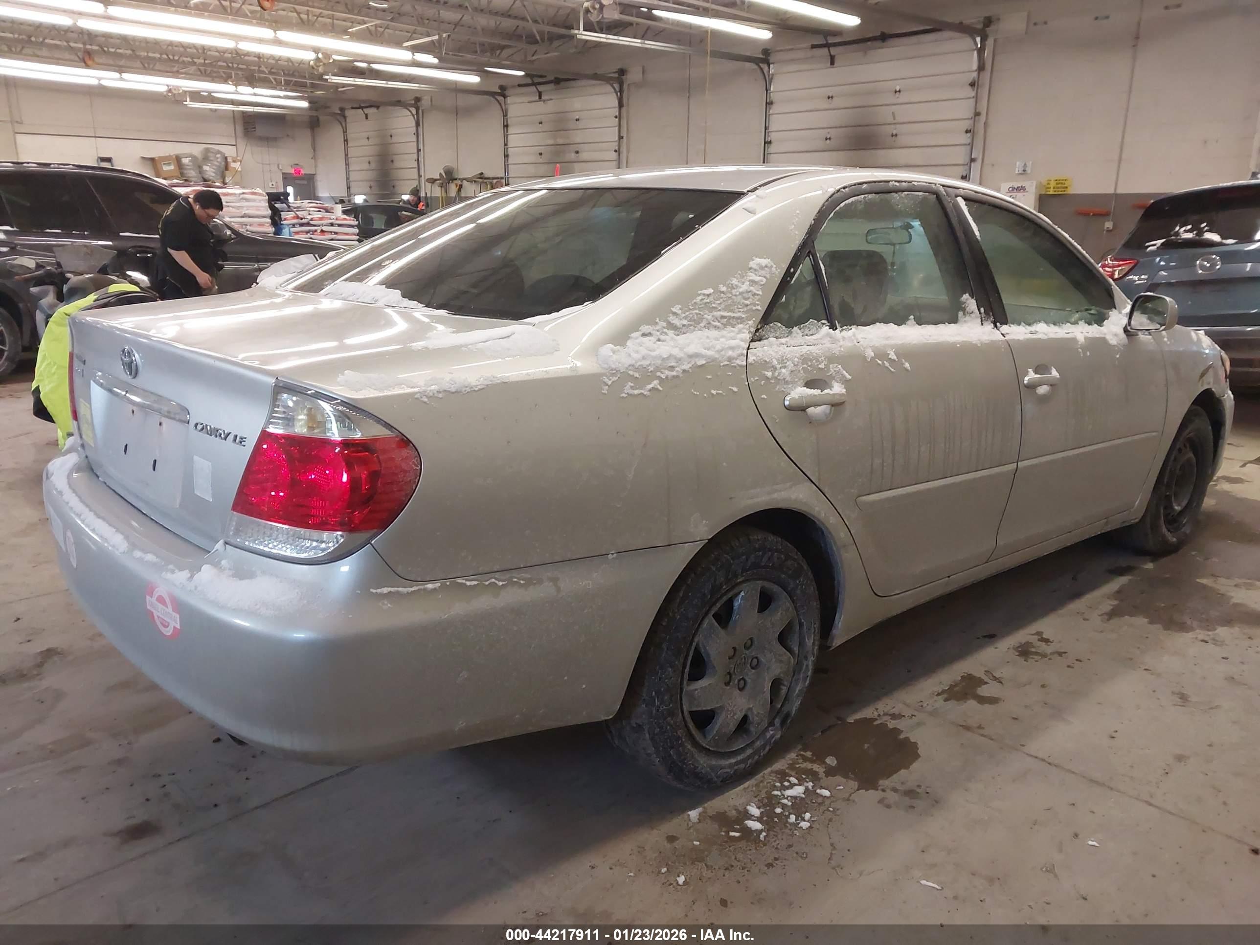 TOYOTA CAMRY image 4
