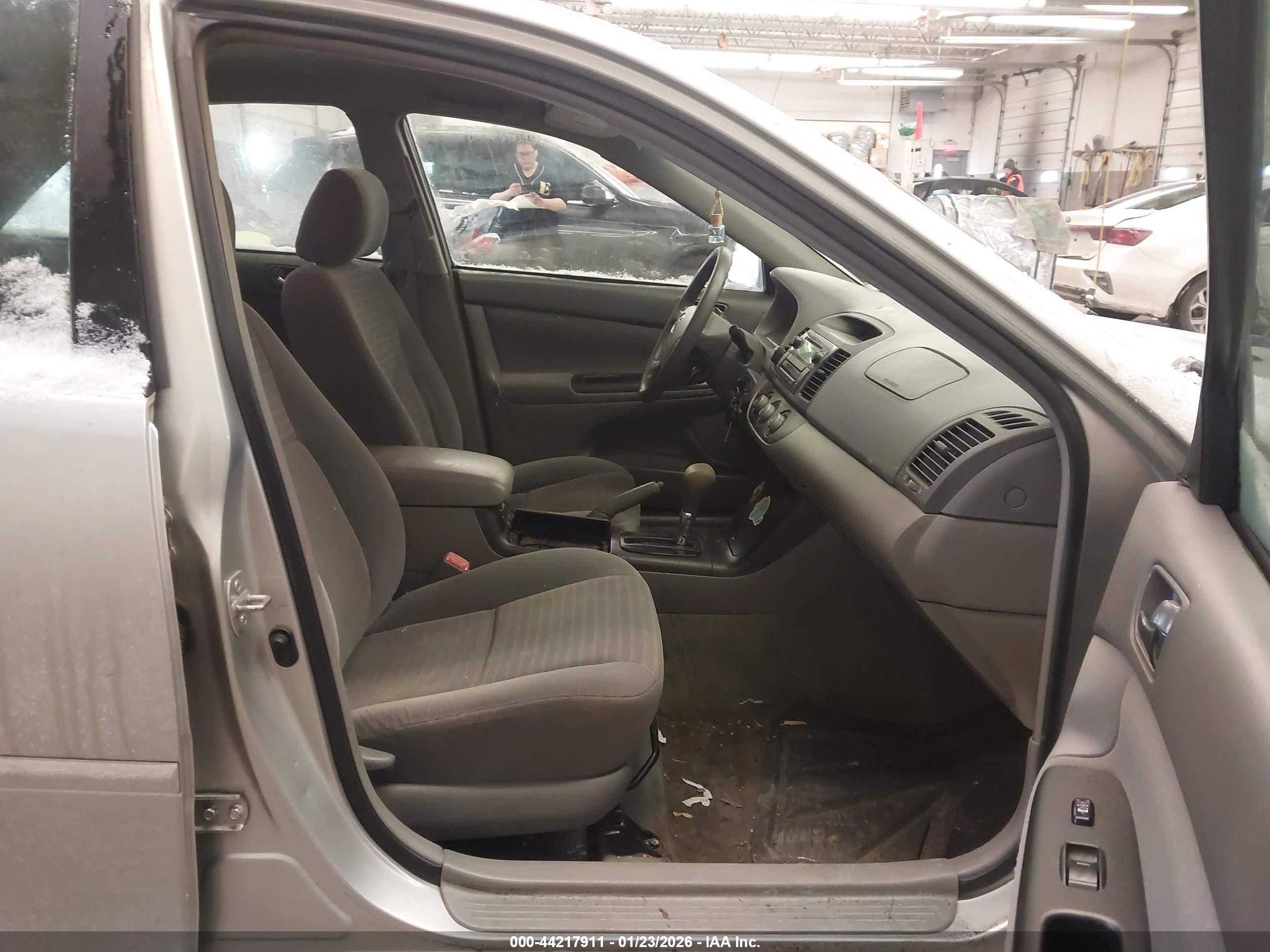 TOYOTA CAMRY image 5