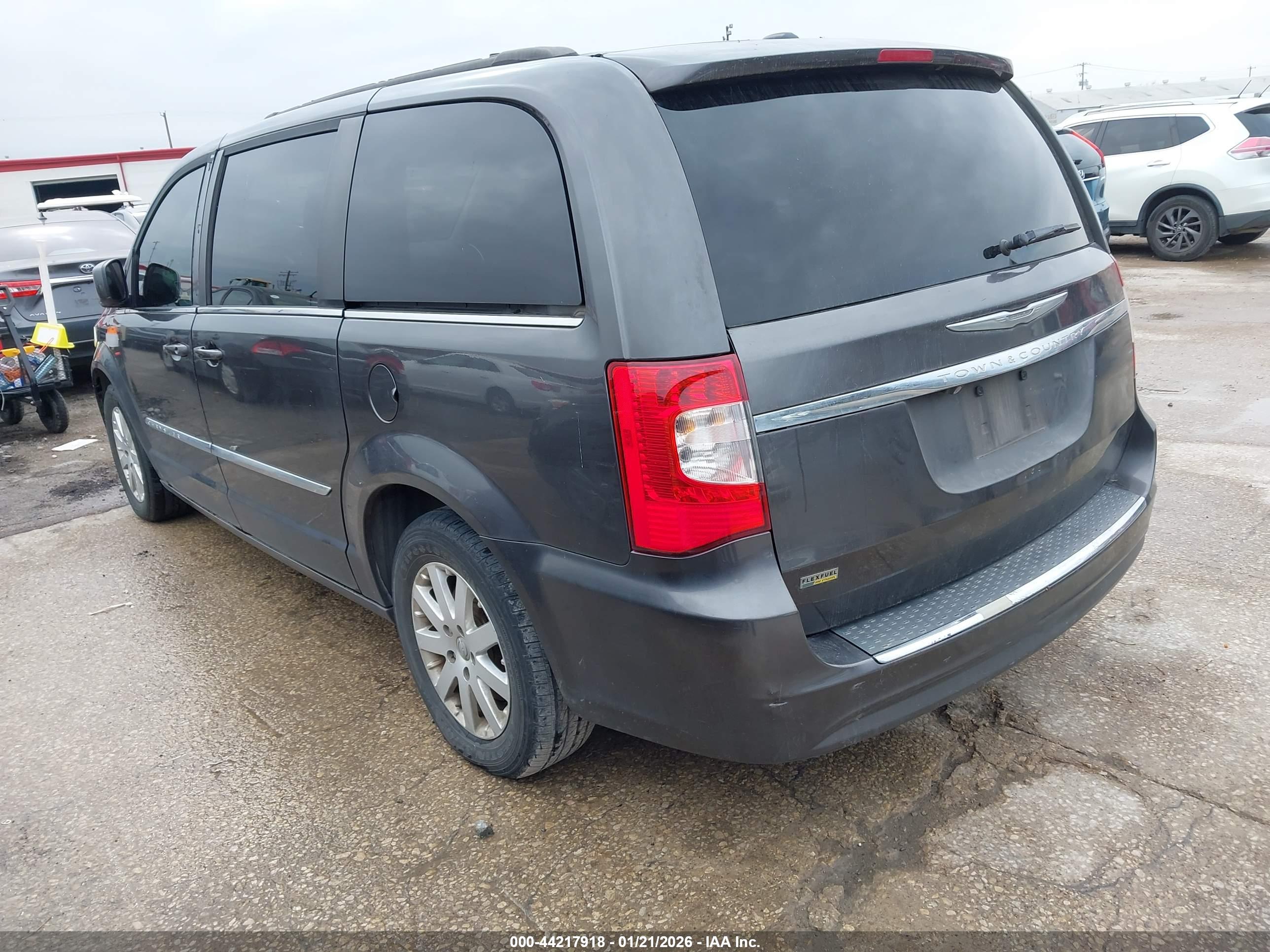 CHRYSLER TOWN image 3