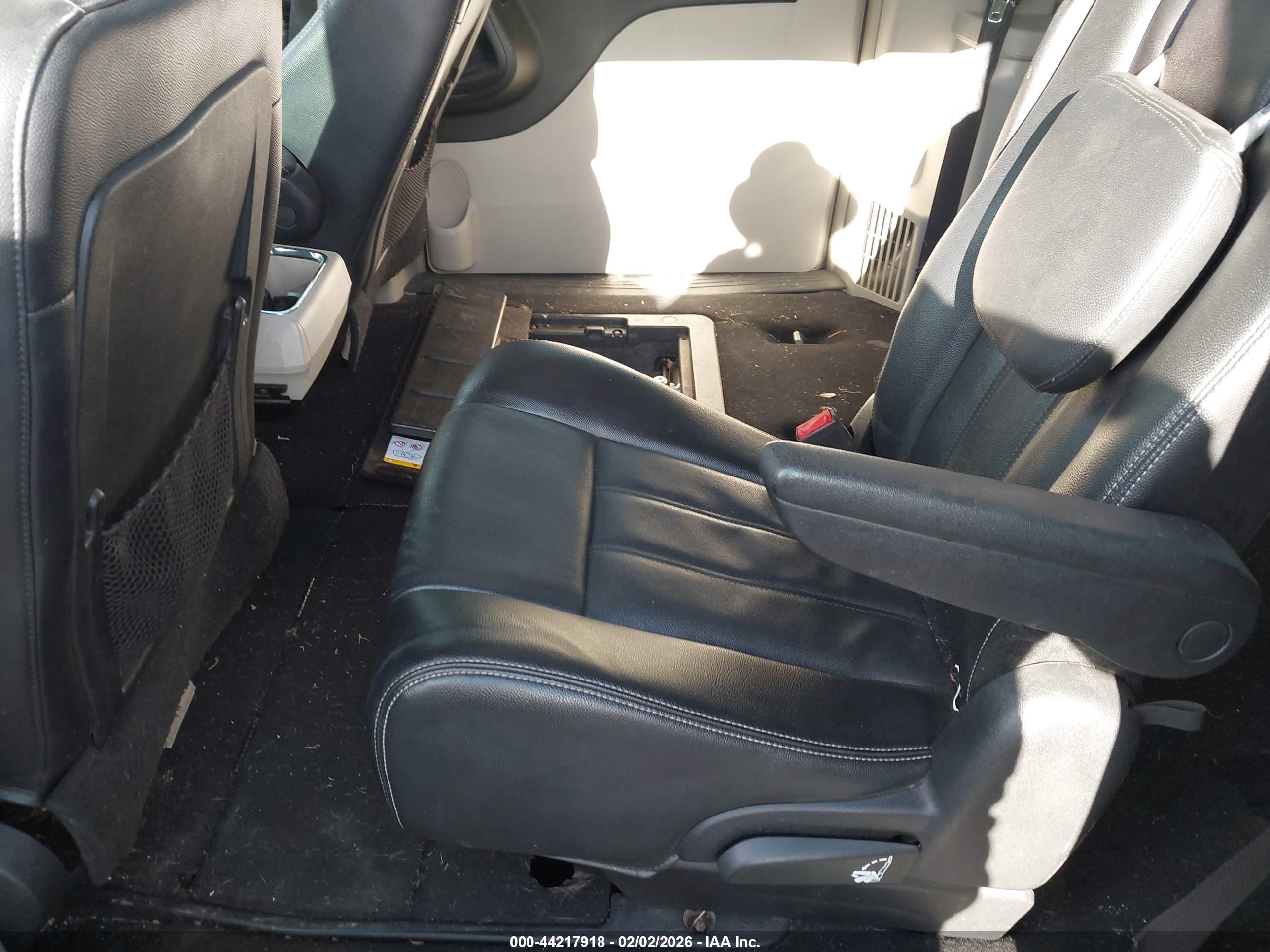 CHRYSLER TOWN image 8