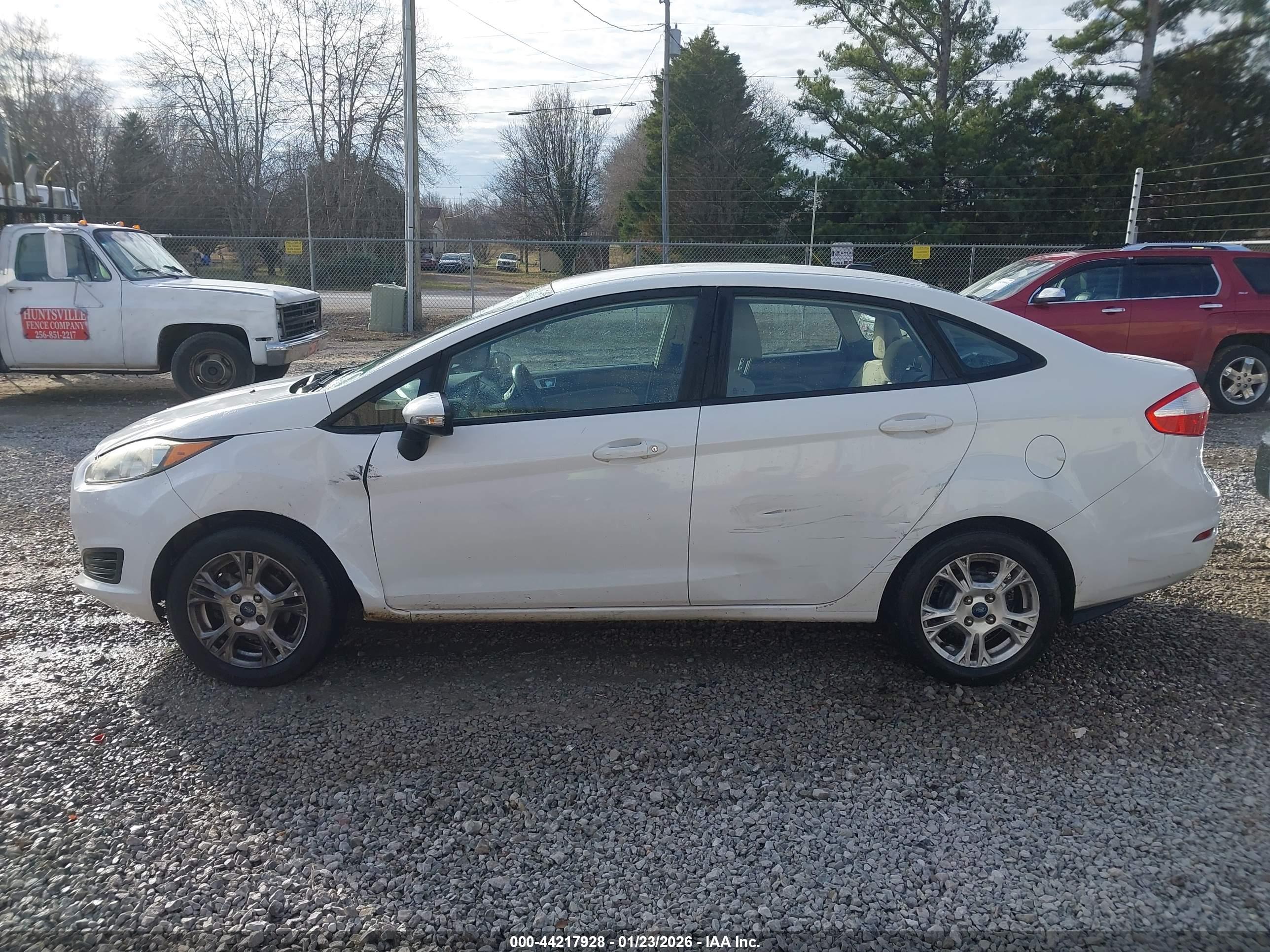 FORD FIESTA image 6