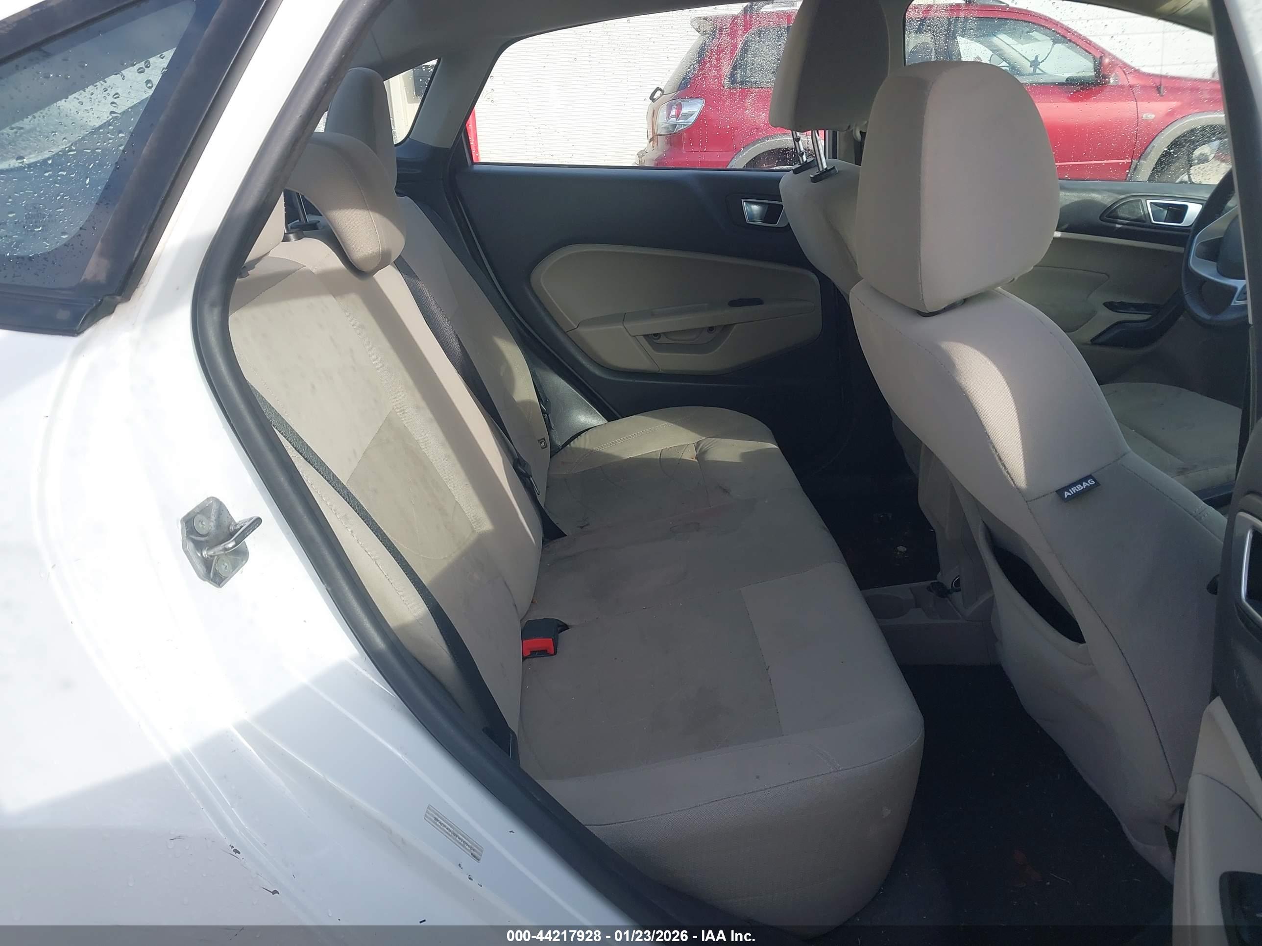 FORD FIESTA image 8