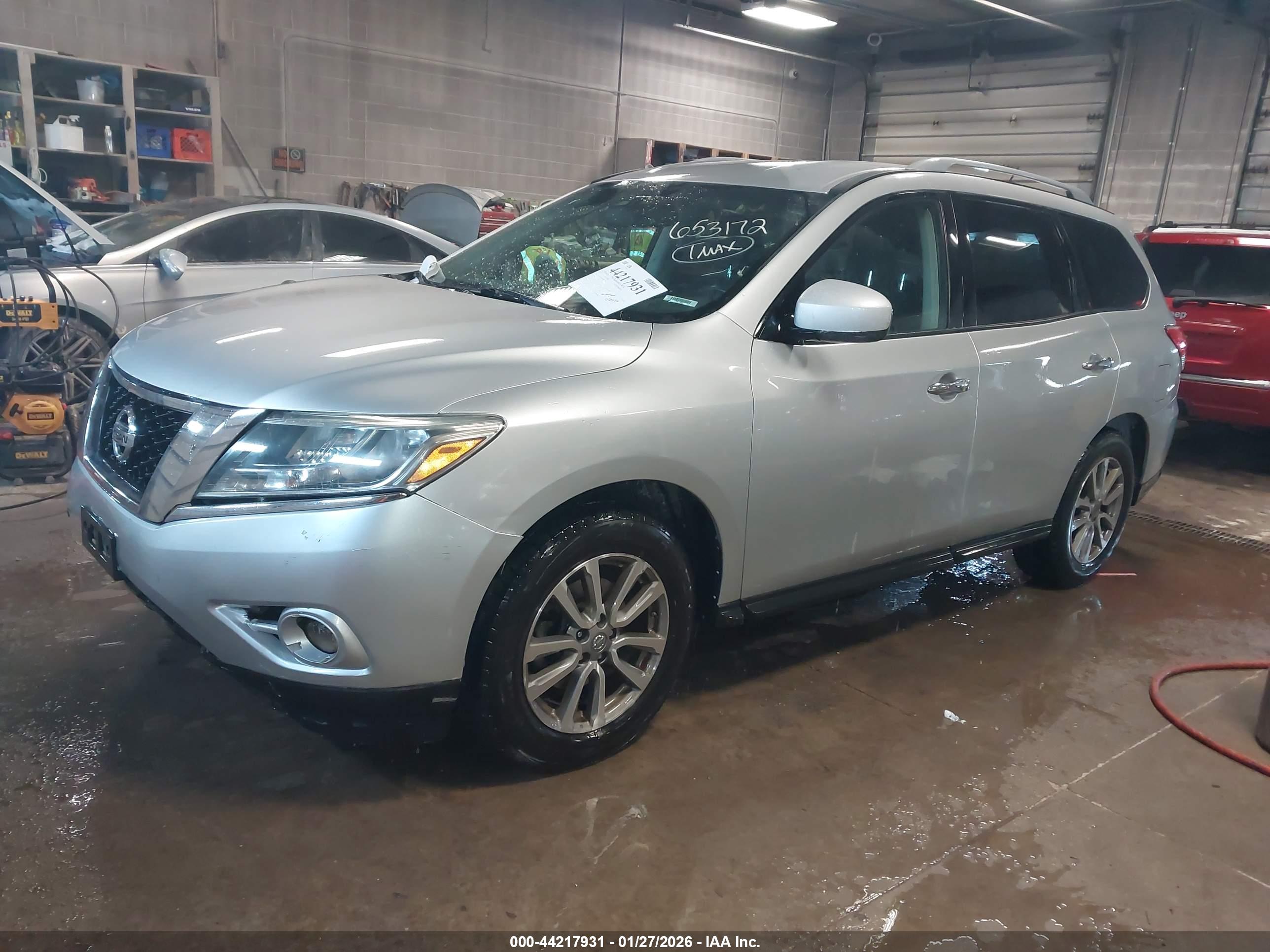 NISSAN PATHFINDER image 2