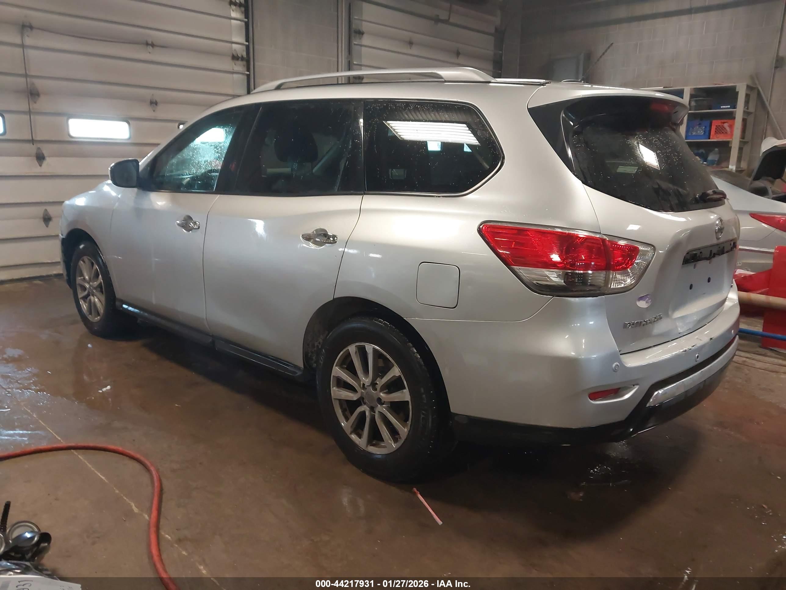 NISSAN PATHFINDER image 3