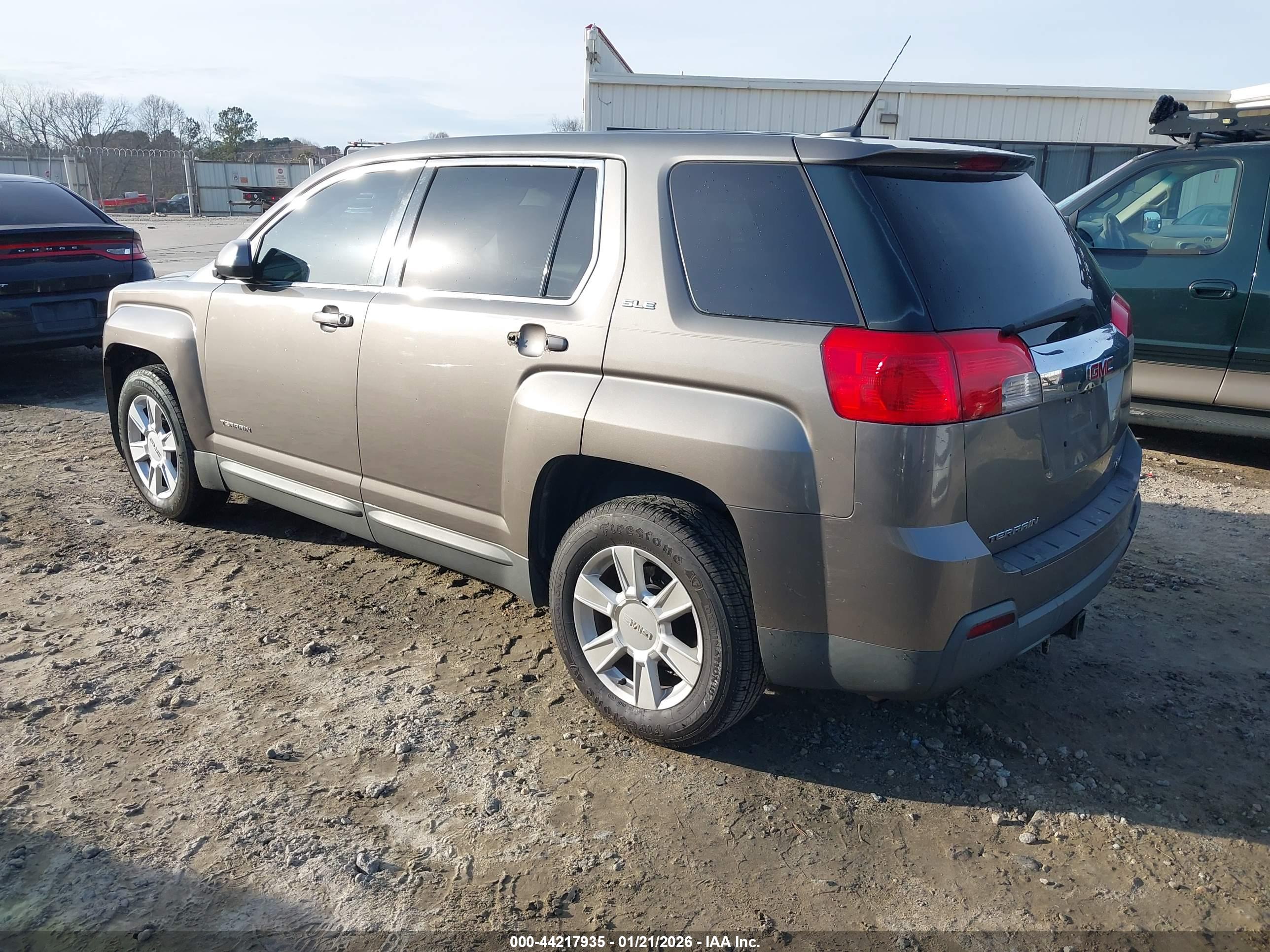 GMC TERRAIN image 3