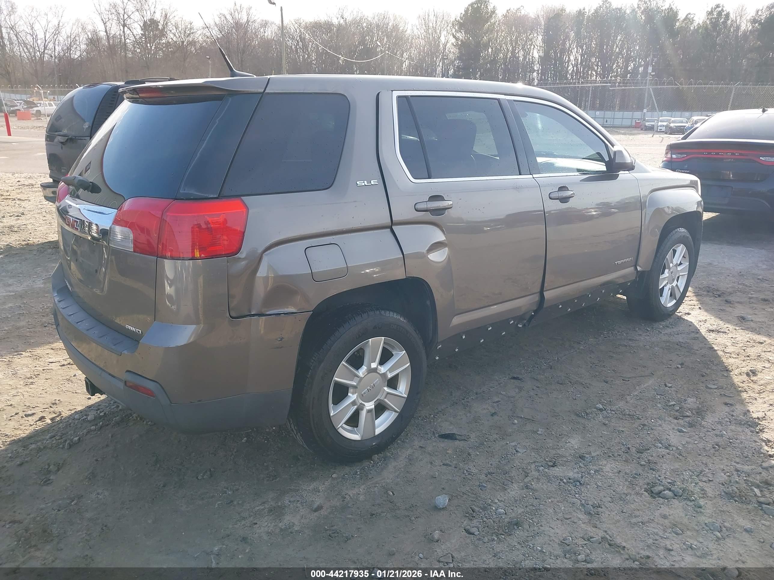 GMC TERRAIN image 4