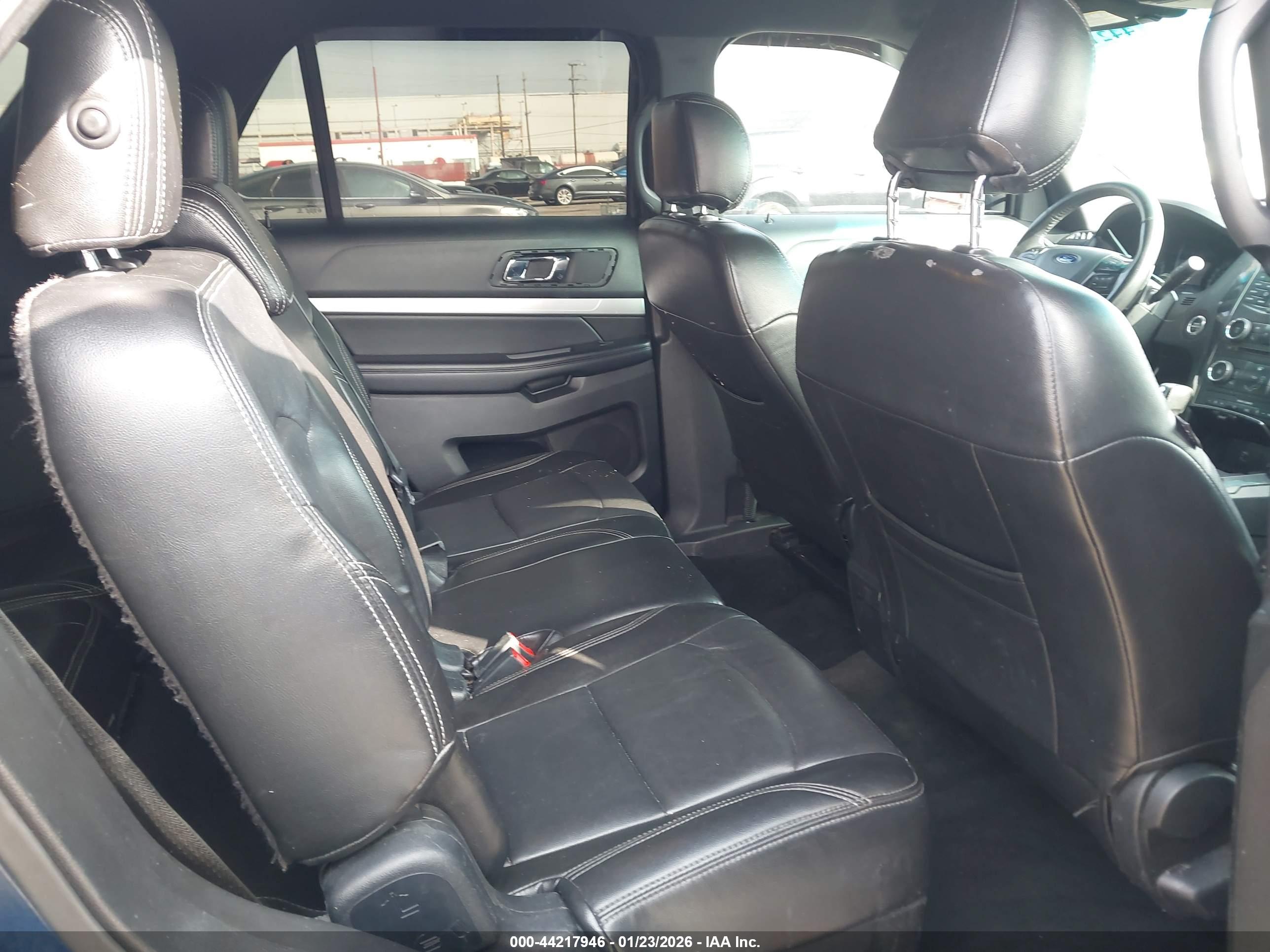 FORD EXPLORER image 8