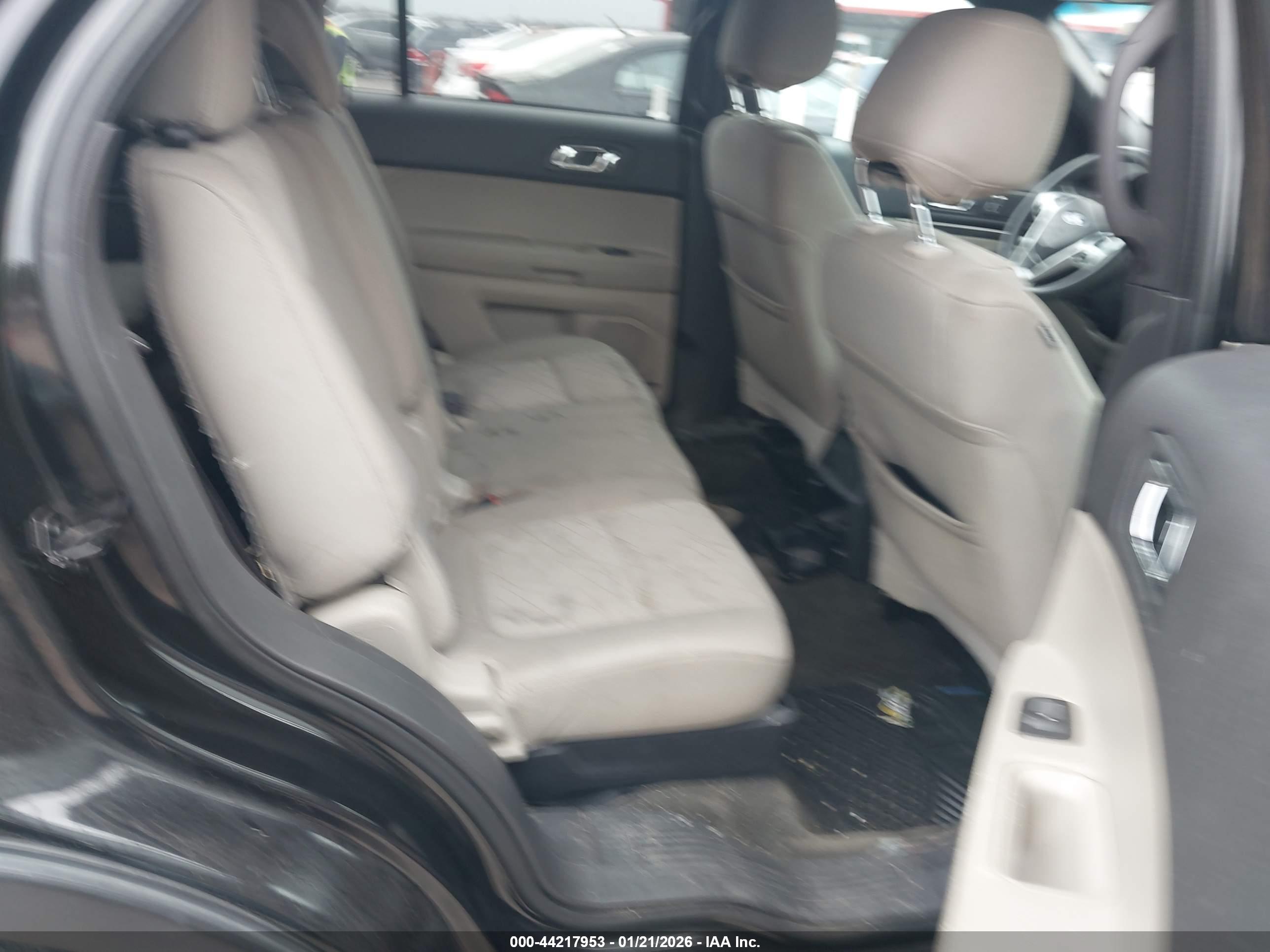 FORD EXPLORER image 8