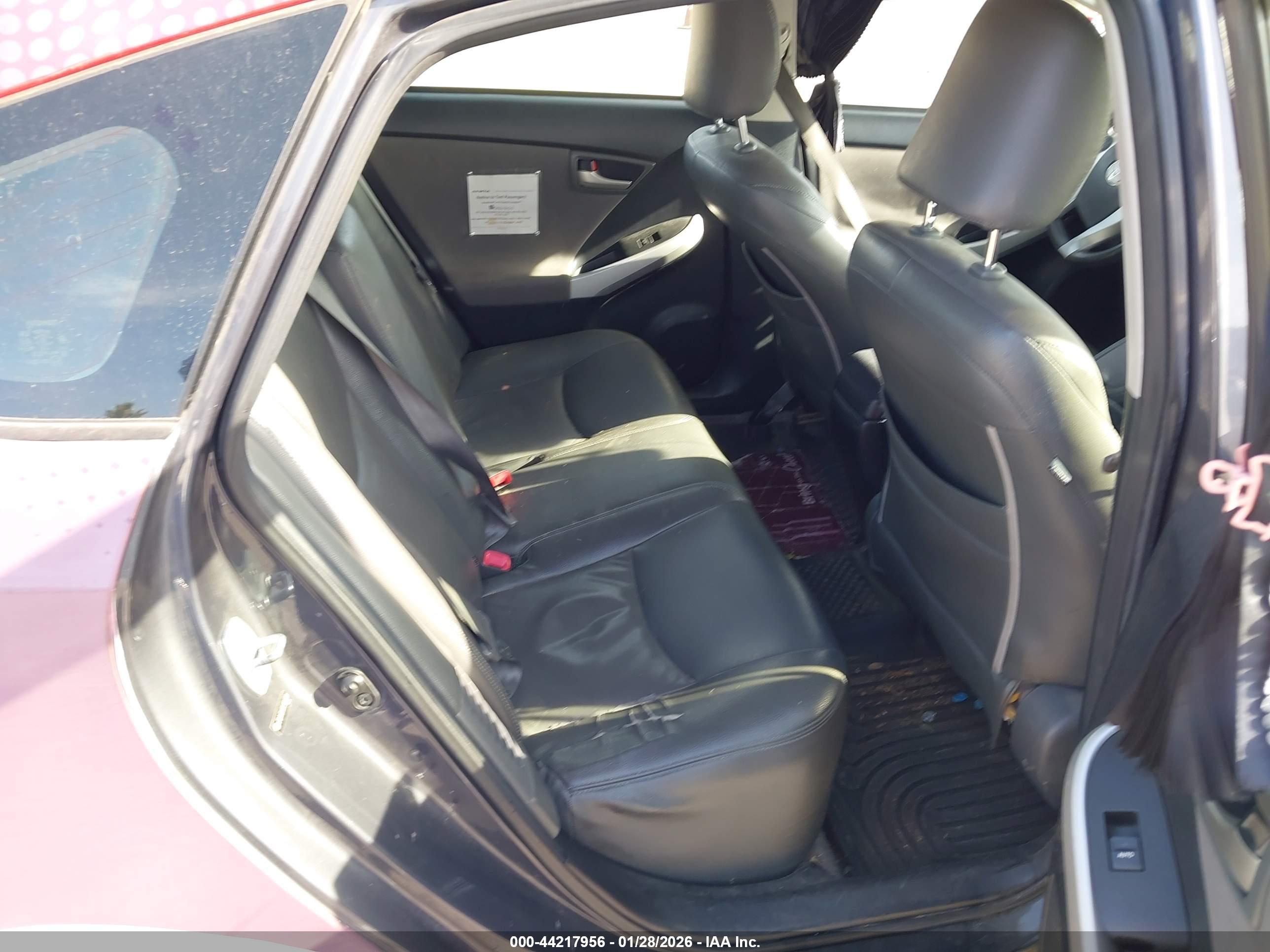 TOYOTA PRIUS image 8
