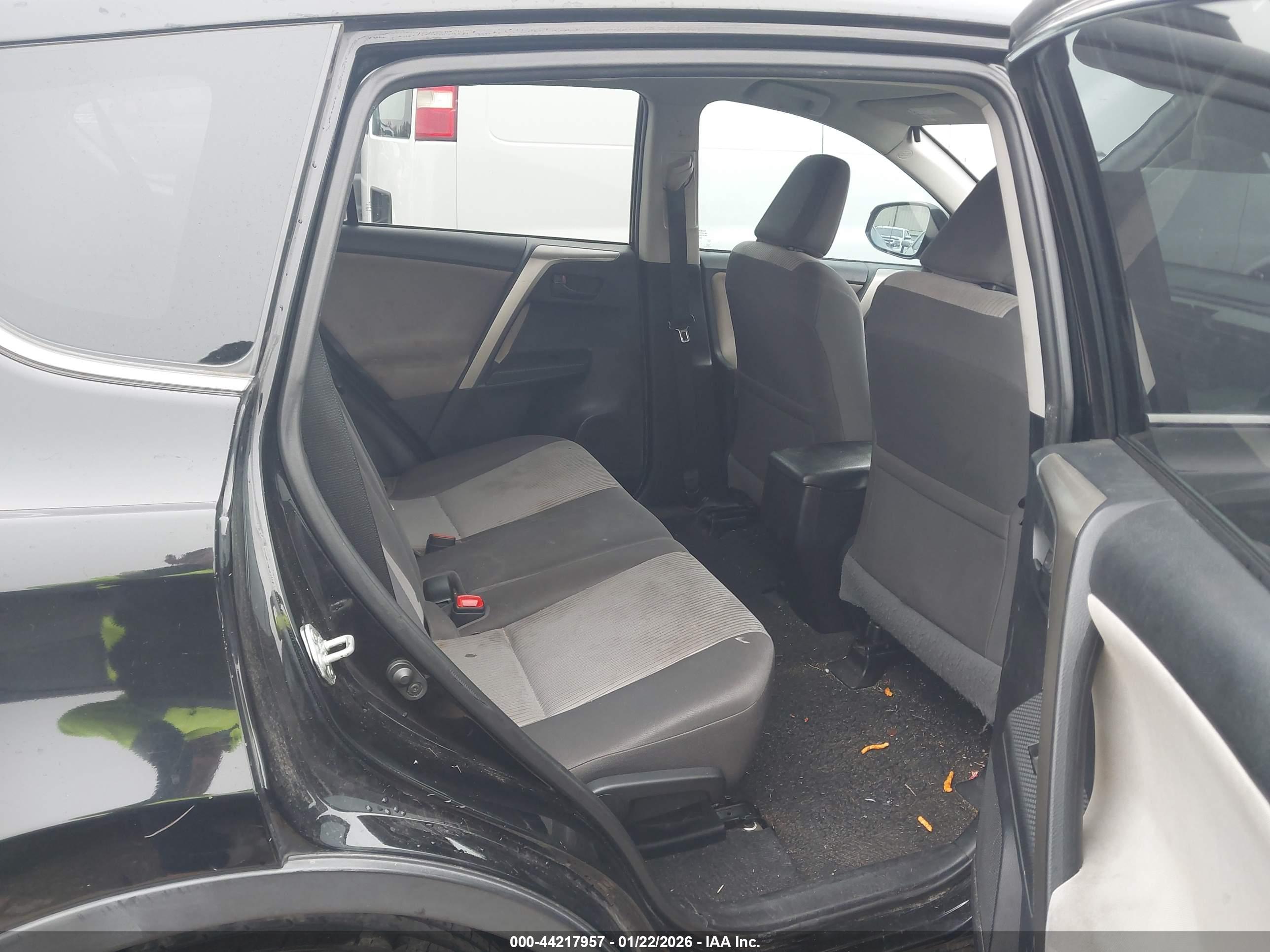 TOYOTA RAV4 image 8