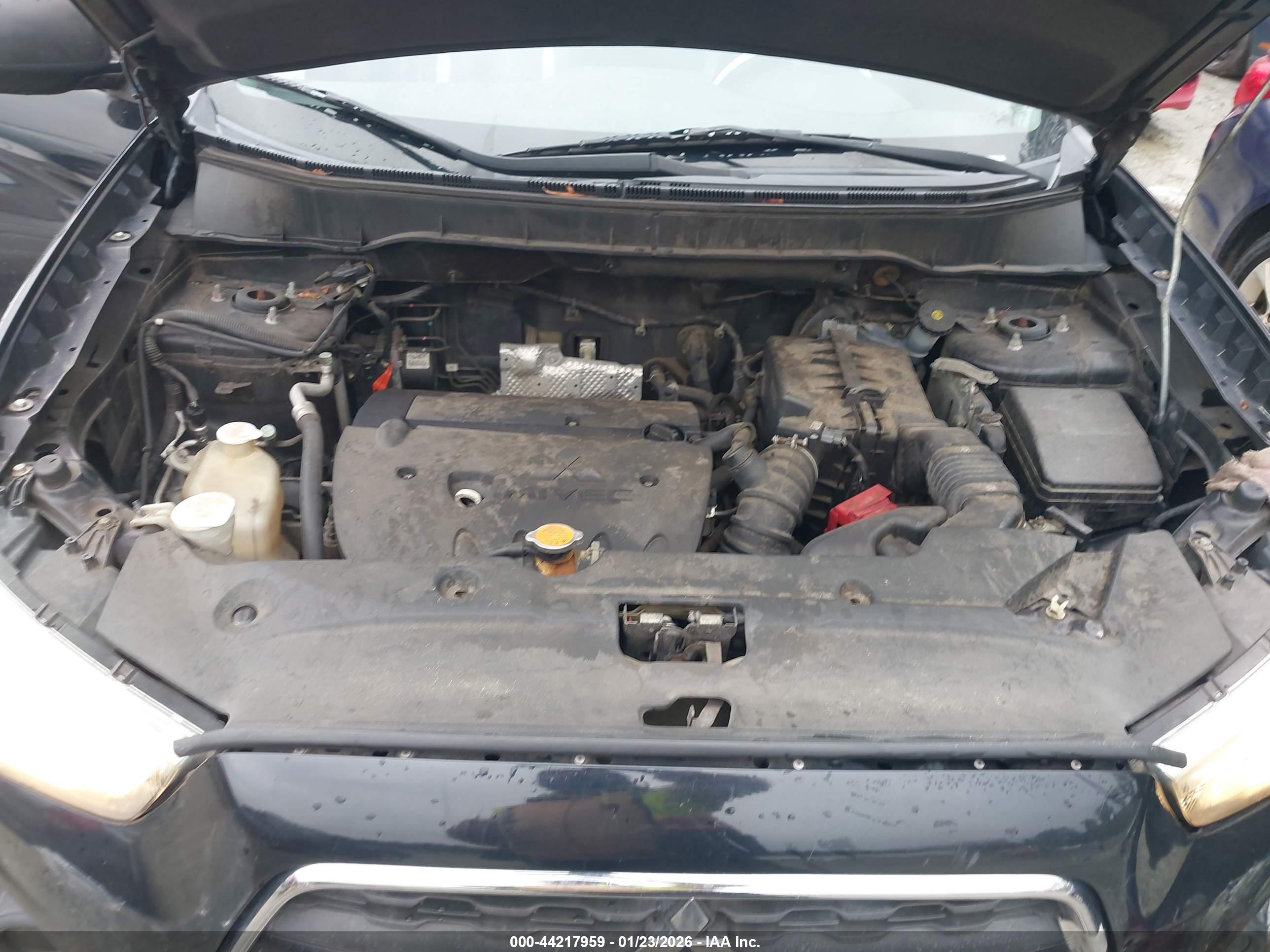 MITSUBISHI OUTLANDER image 10