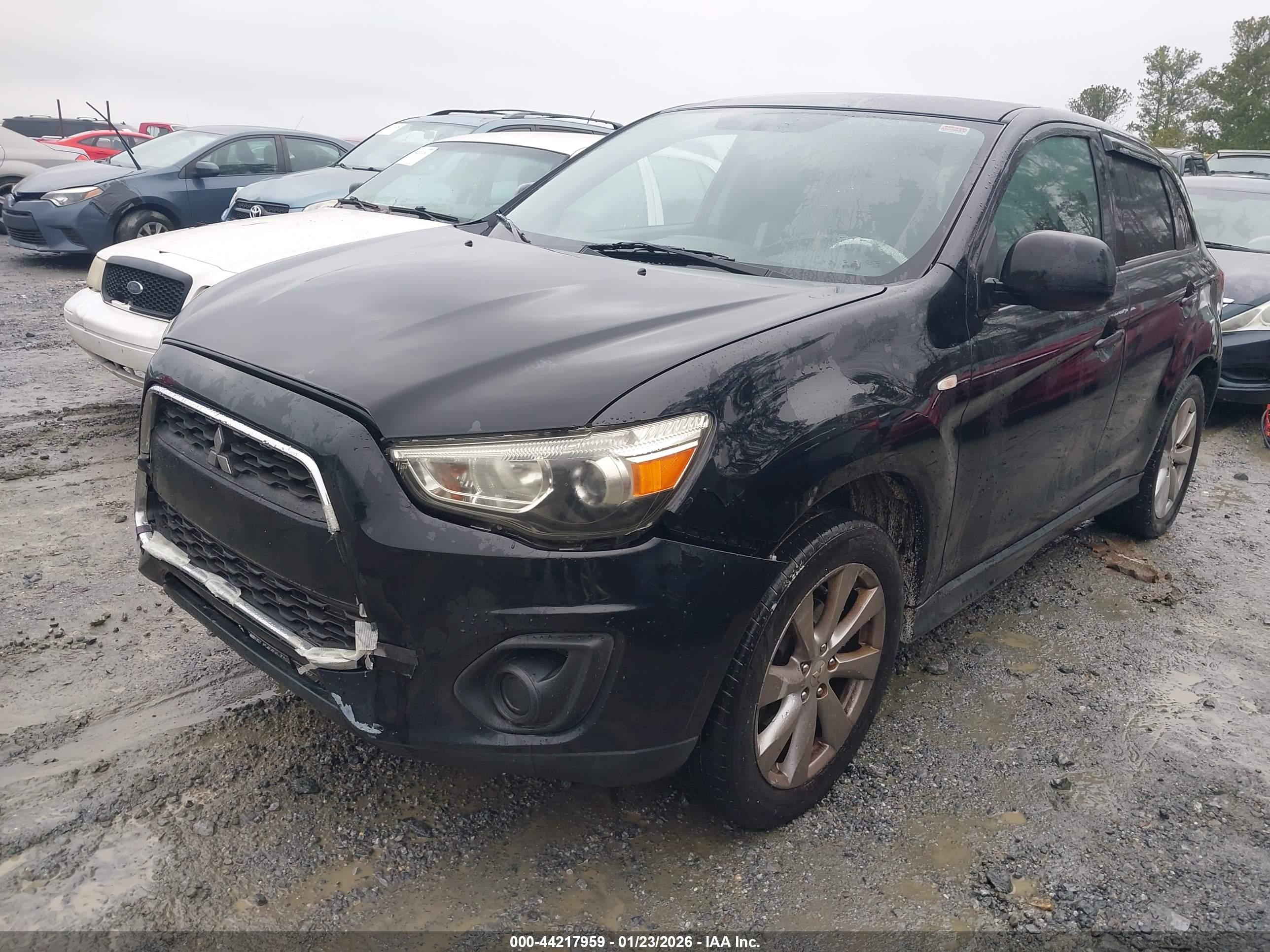 MITSUBISHI OUTLANDER image 2