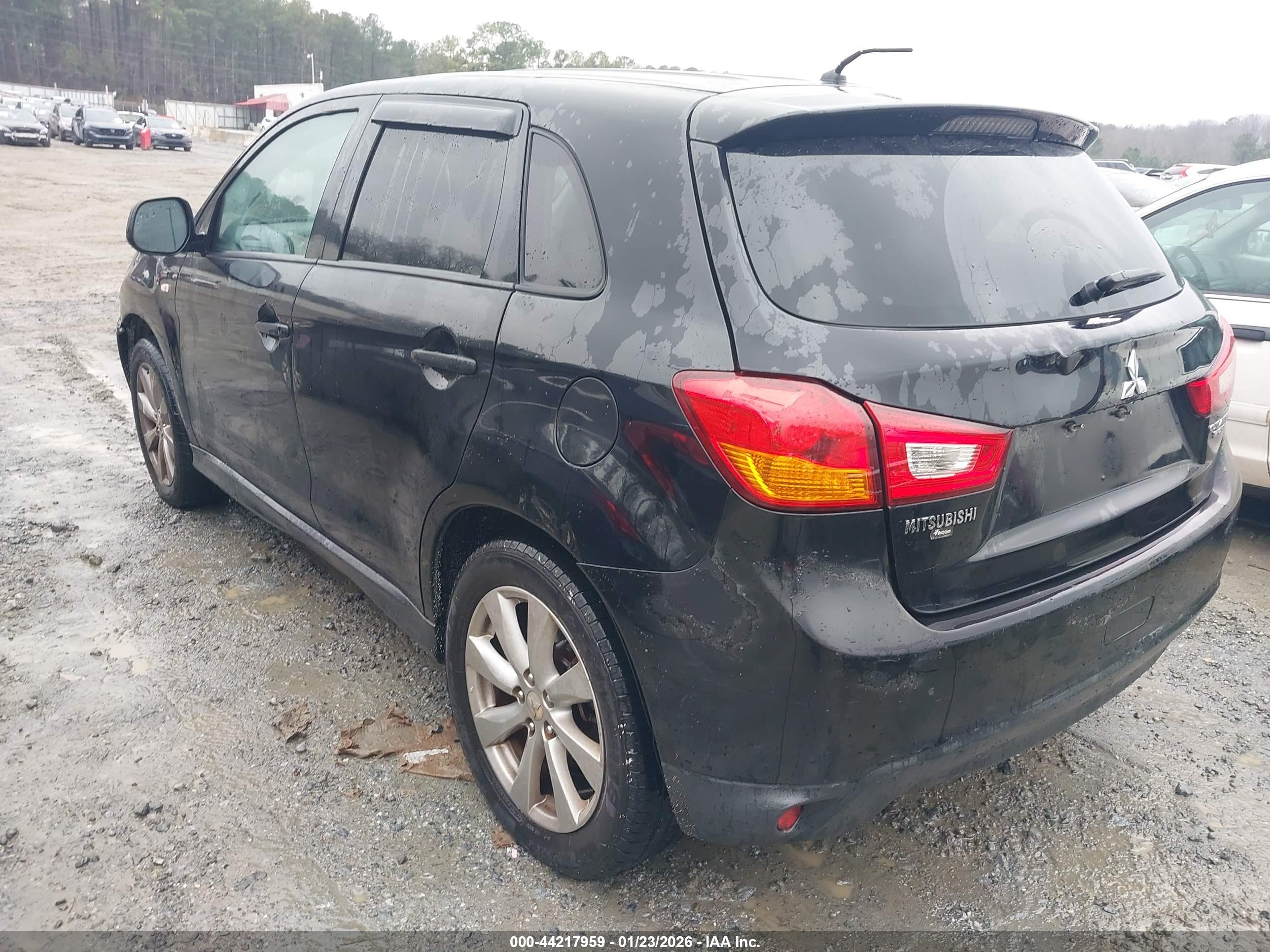 MITSUBISHI OUTLANDER image 3