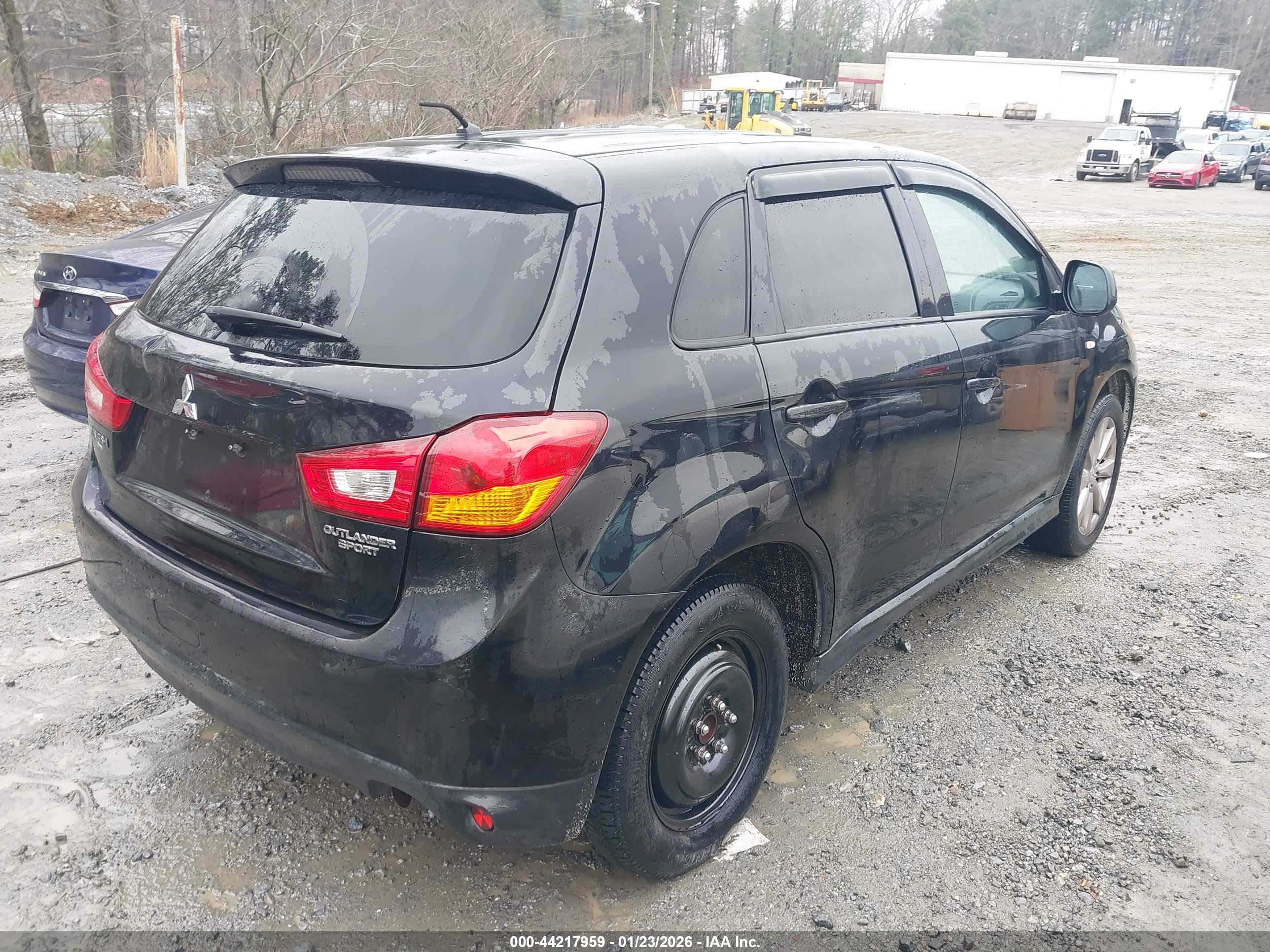 MITSUBISHI OUTLANDER image 4