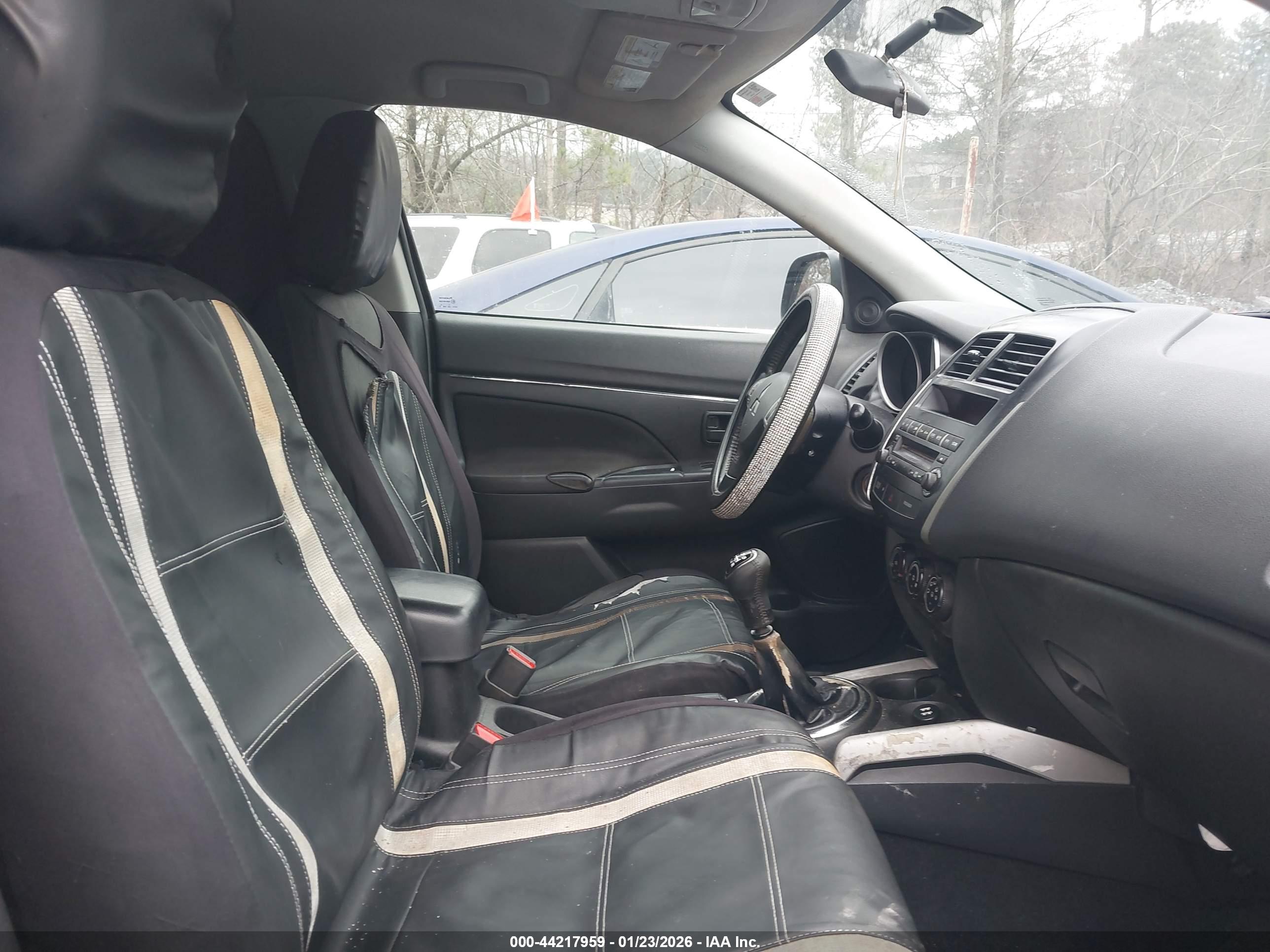 MITSUBISHI OUTLANDER image 5