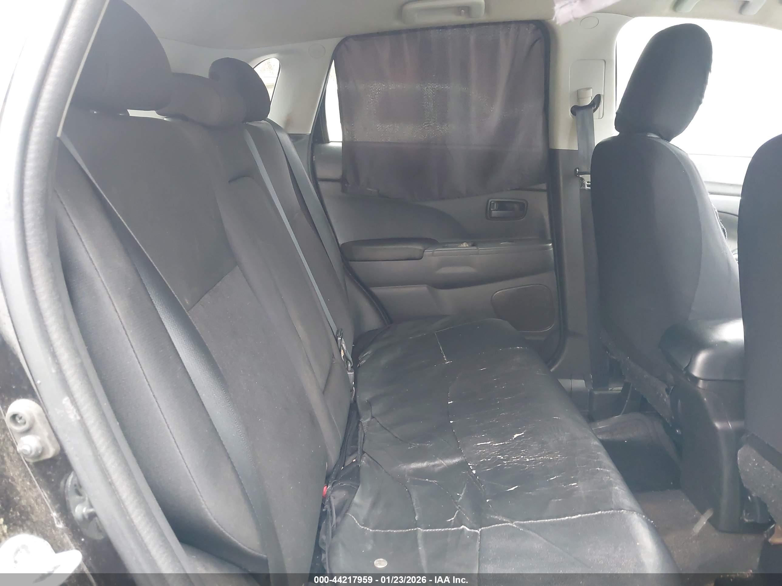 MITSUBISHI OUTLANDER image 8