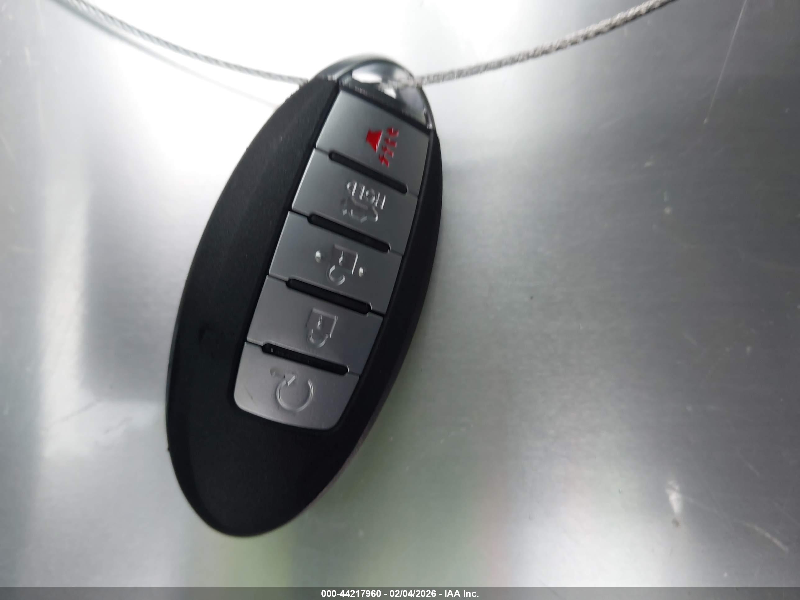 NISSAN MAXIMA image 11