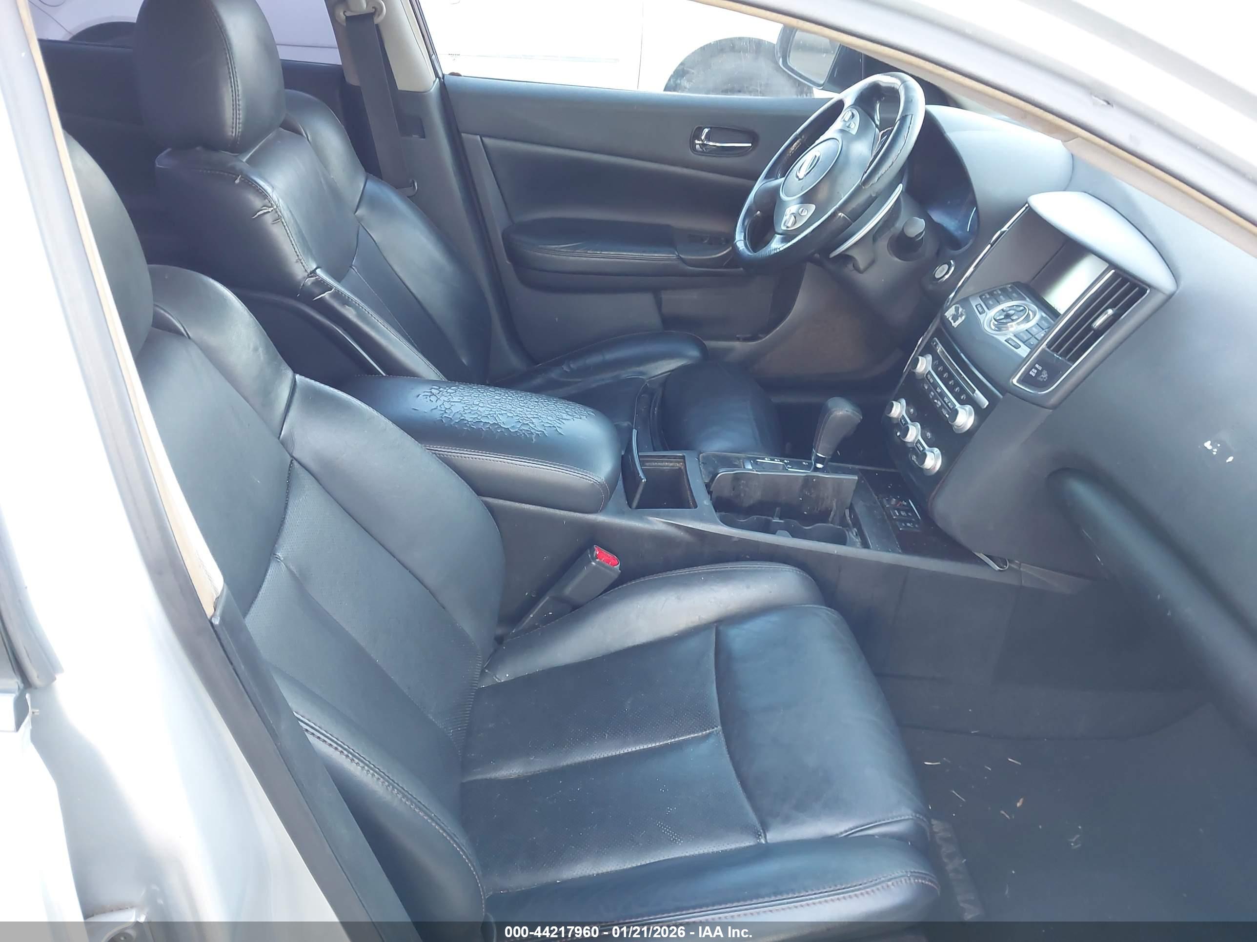 NISSAN MAXIMA image 5