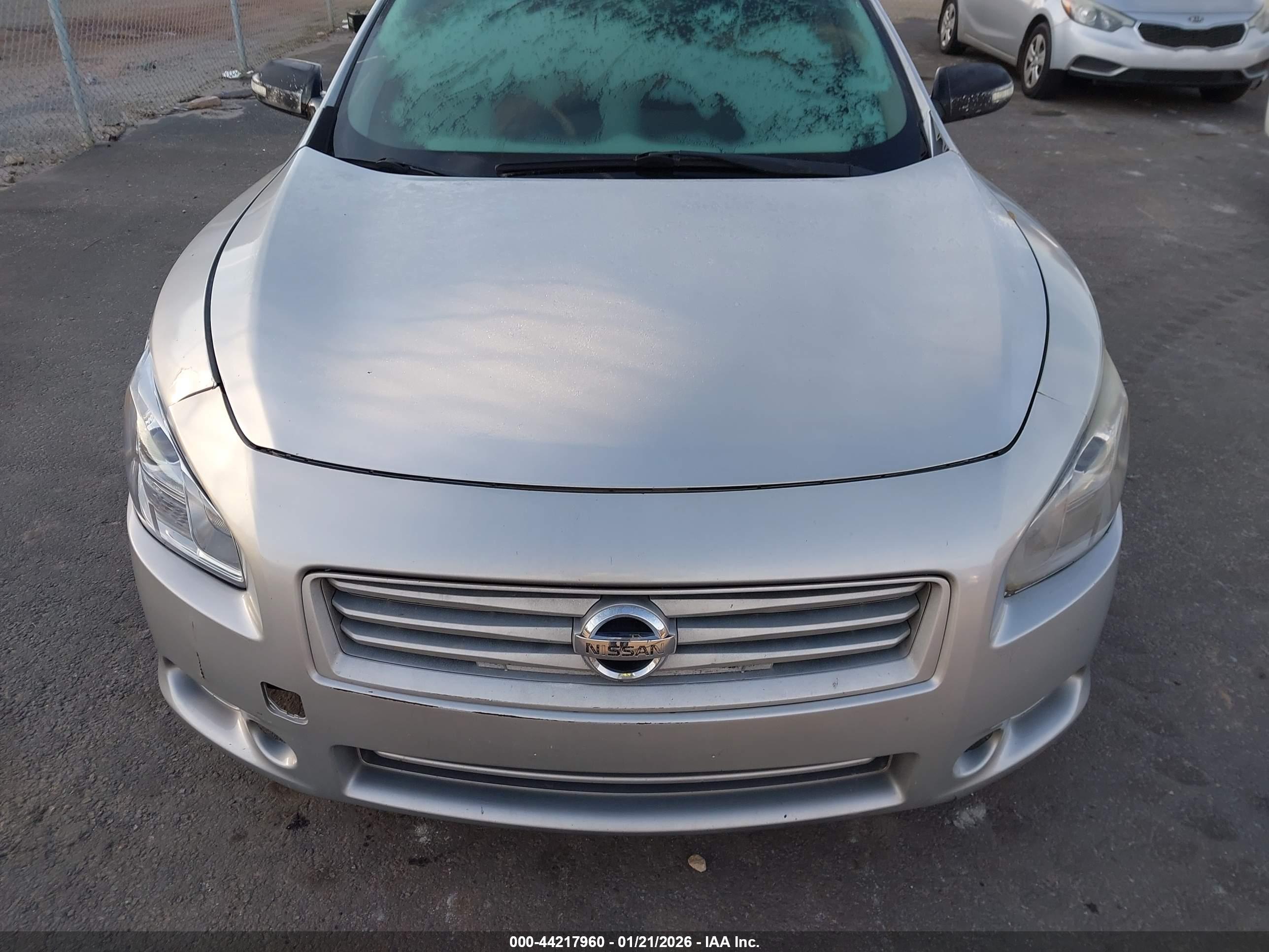 NISSAN MAXIMA image 6