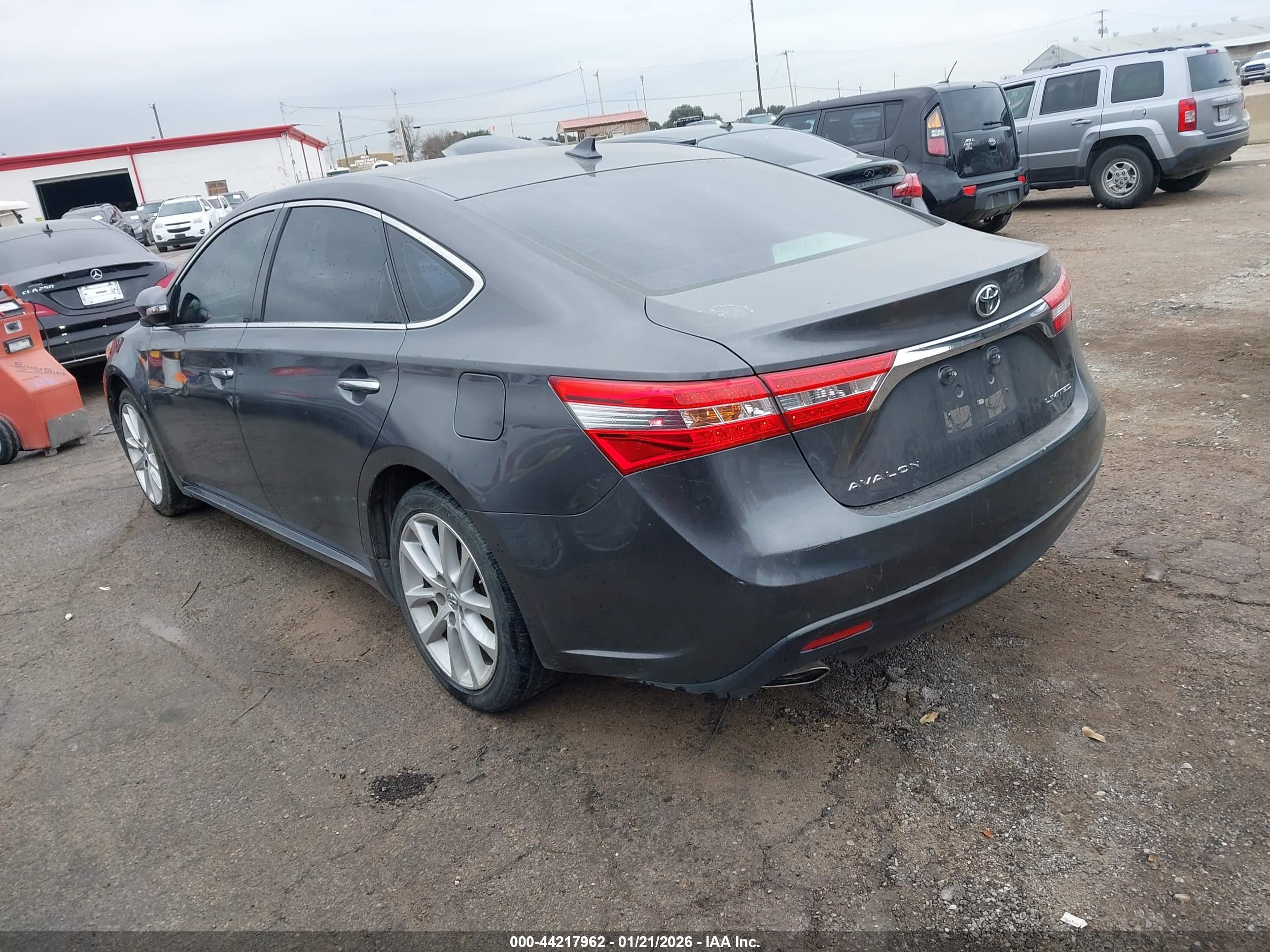 TOYOTA AVALON image 3