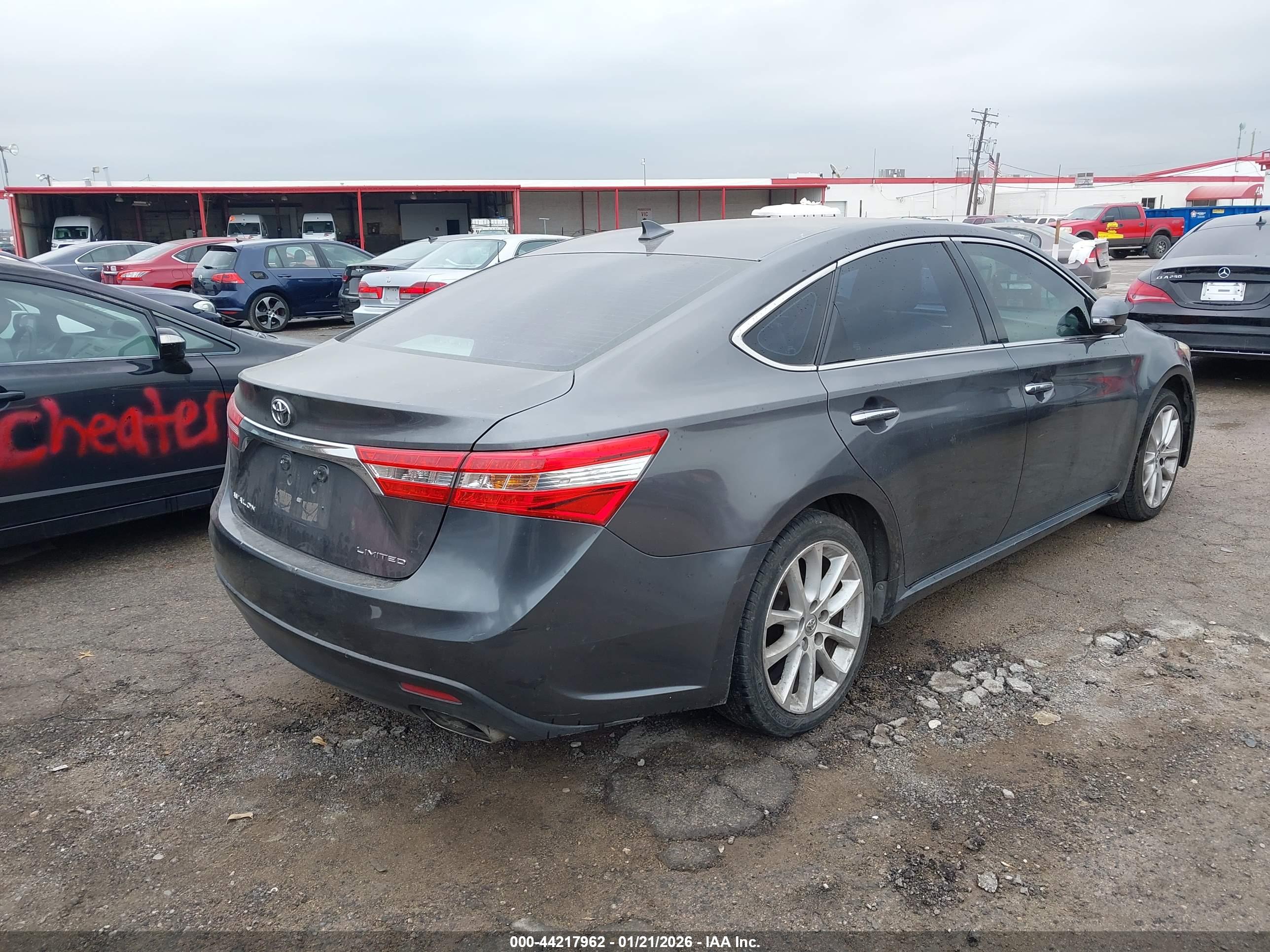 TOYOTA AVALON image 4