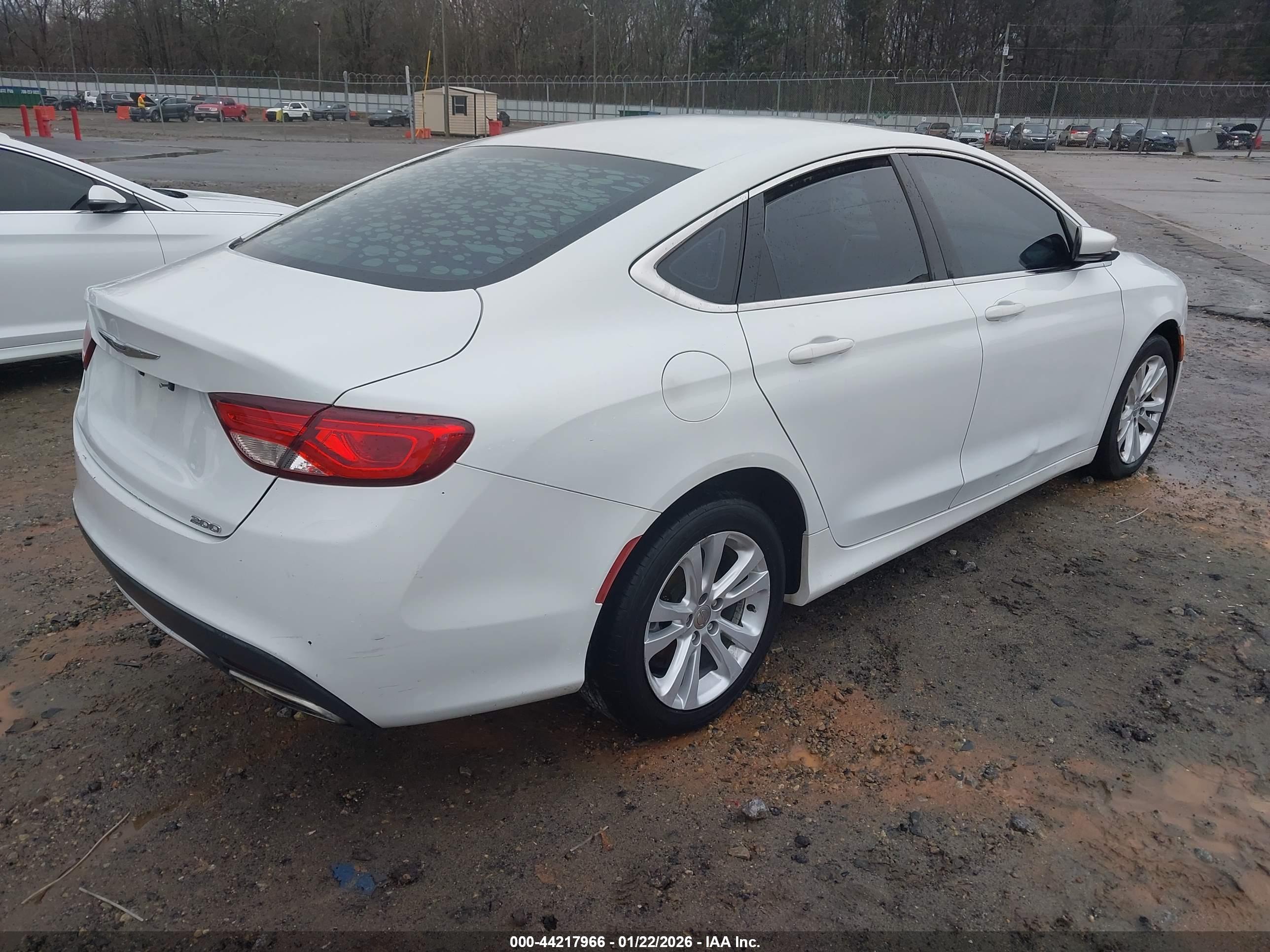 CHRYSLER 200 image 4