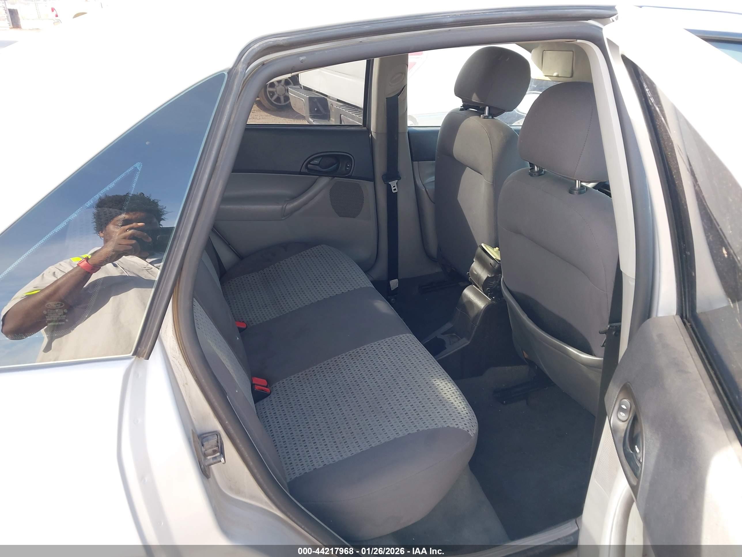 FORD FOCUS image 8