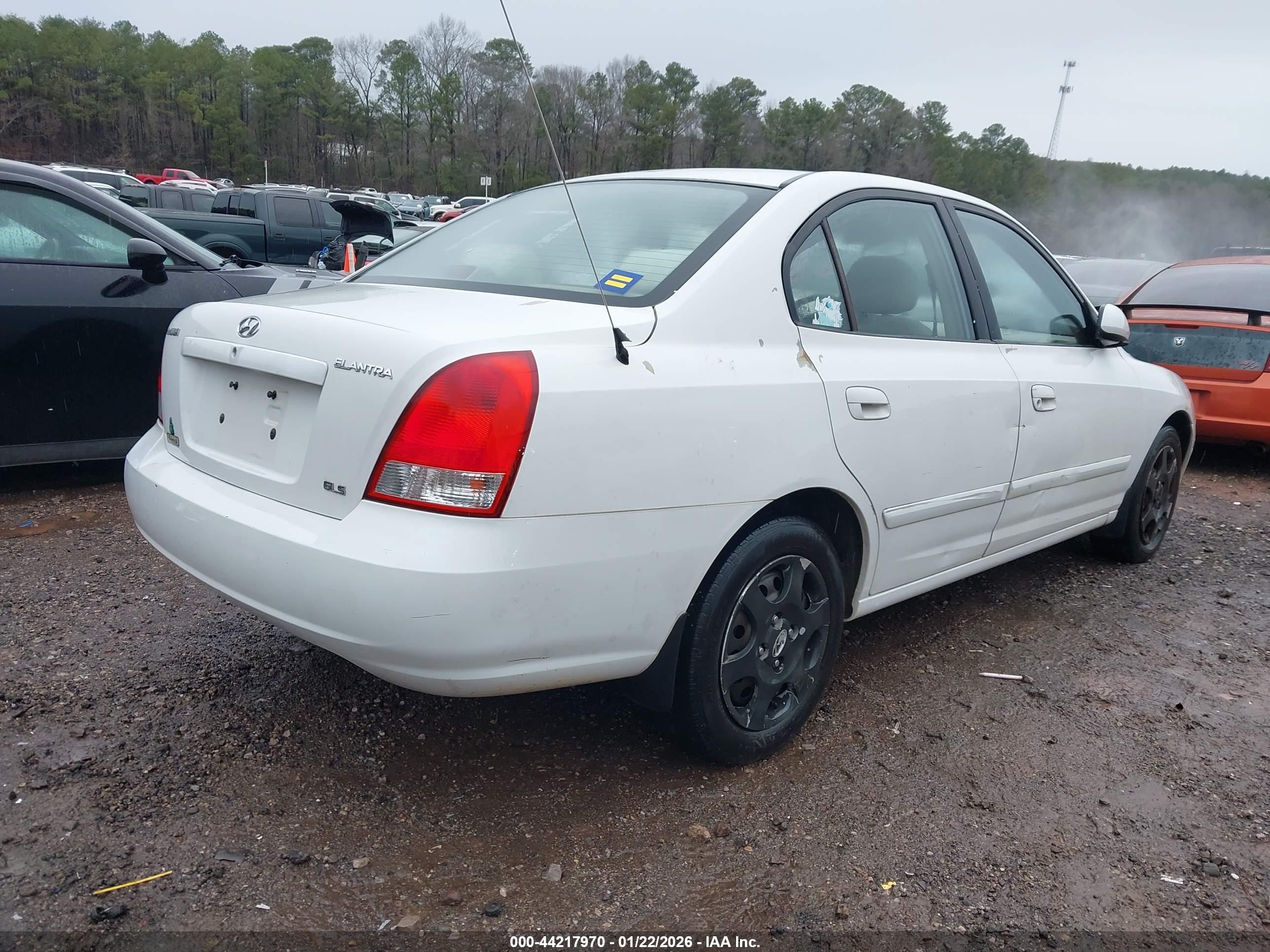 HYUNDAI ELANTRA image 4