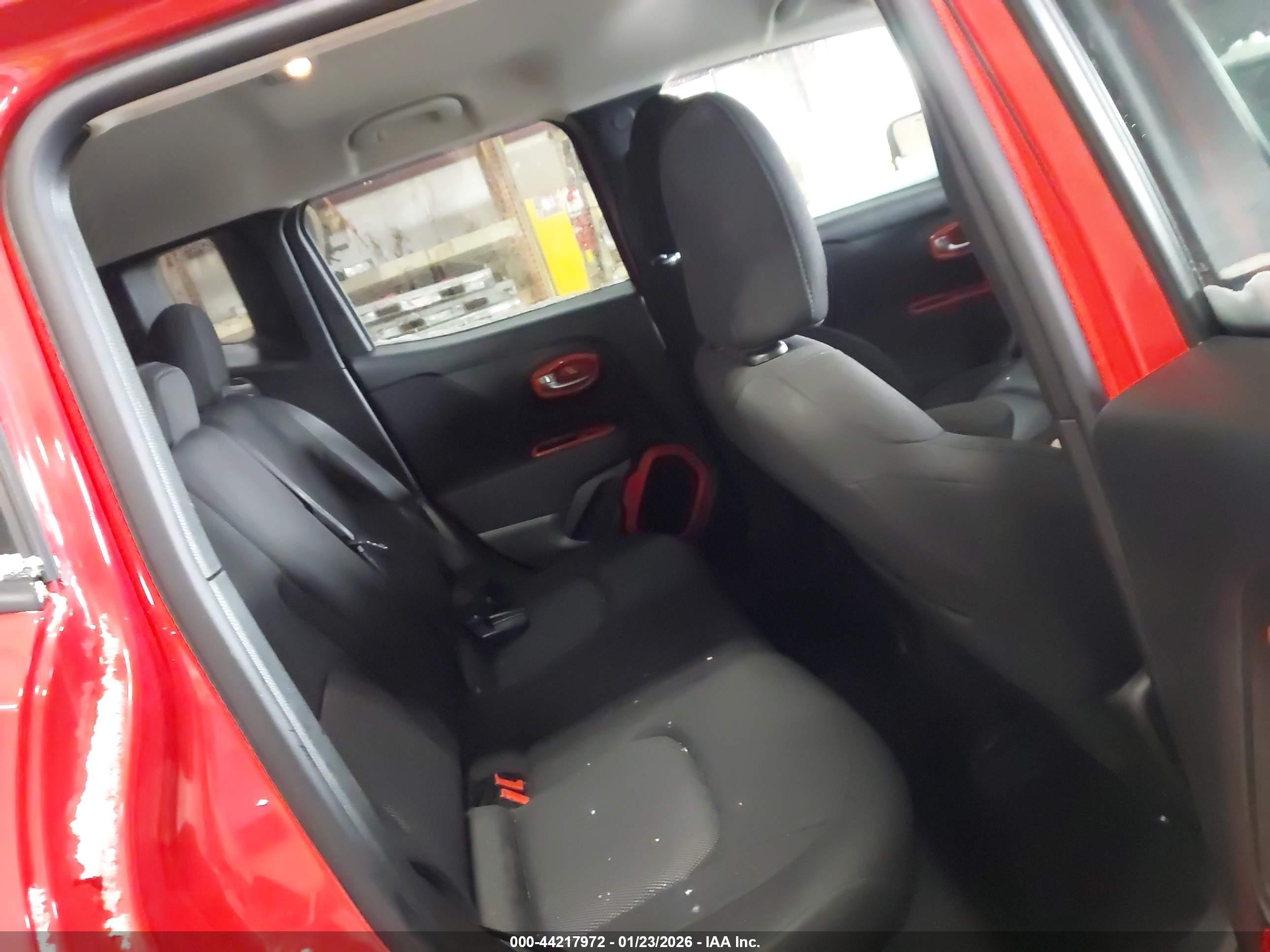 JEEP RENEGADE image 8
