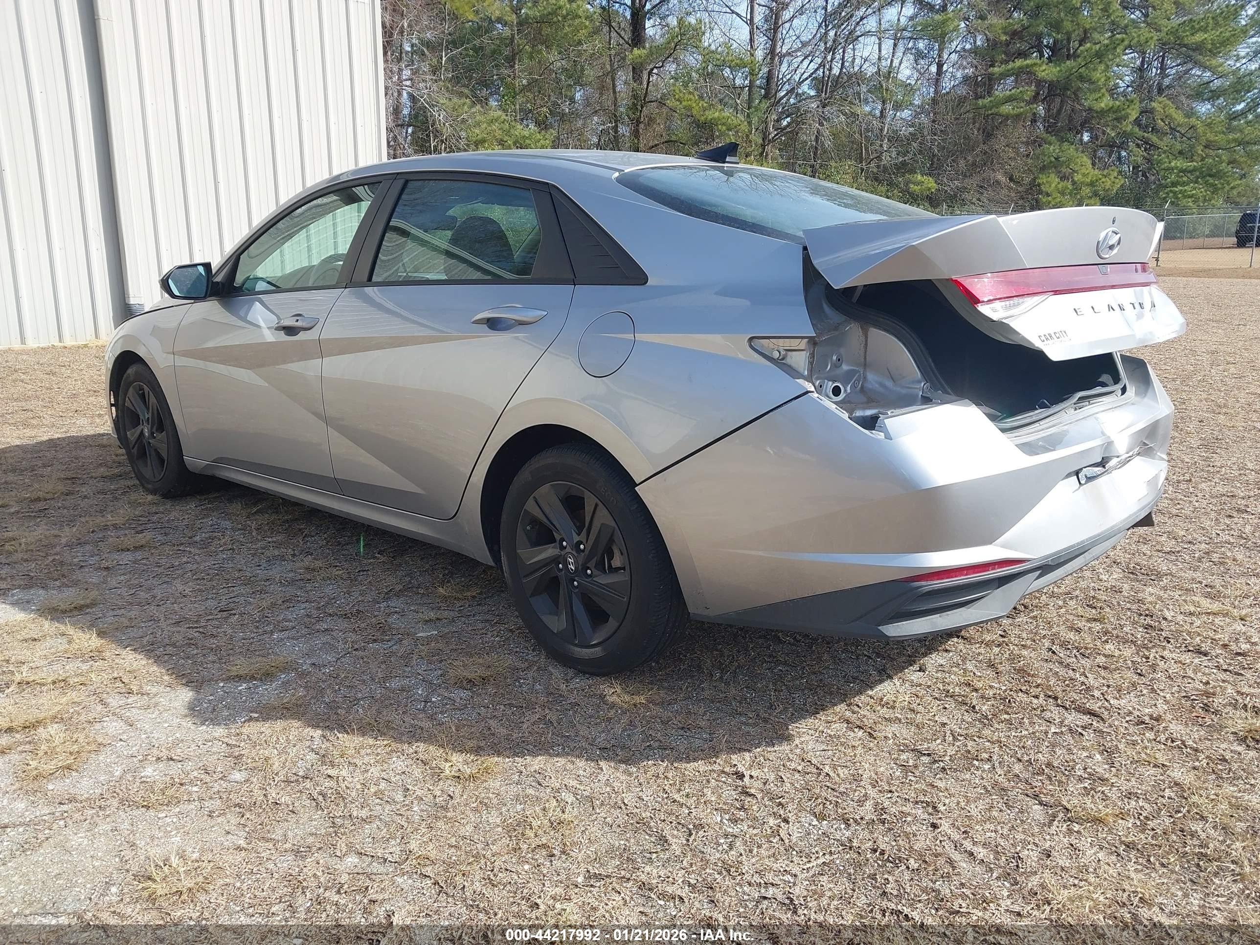 HYUNDAI ELANTRA image 3