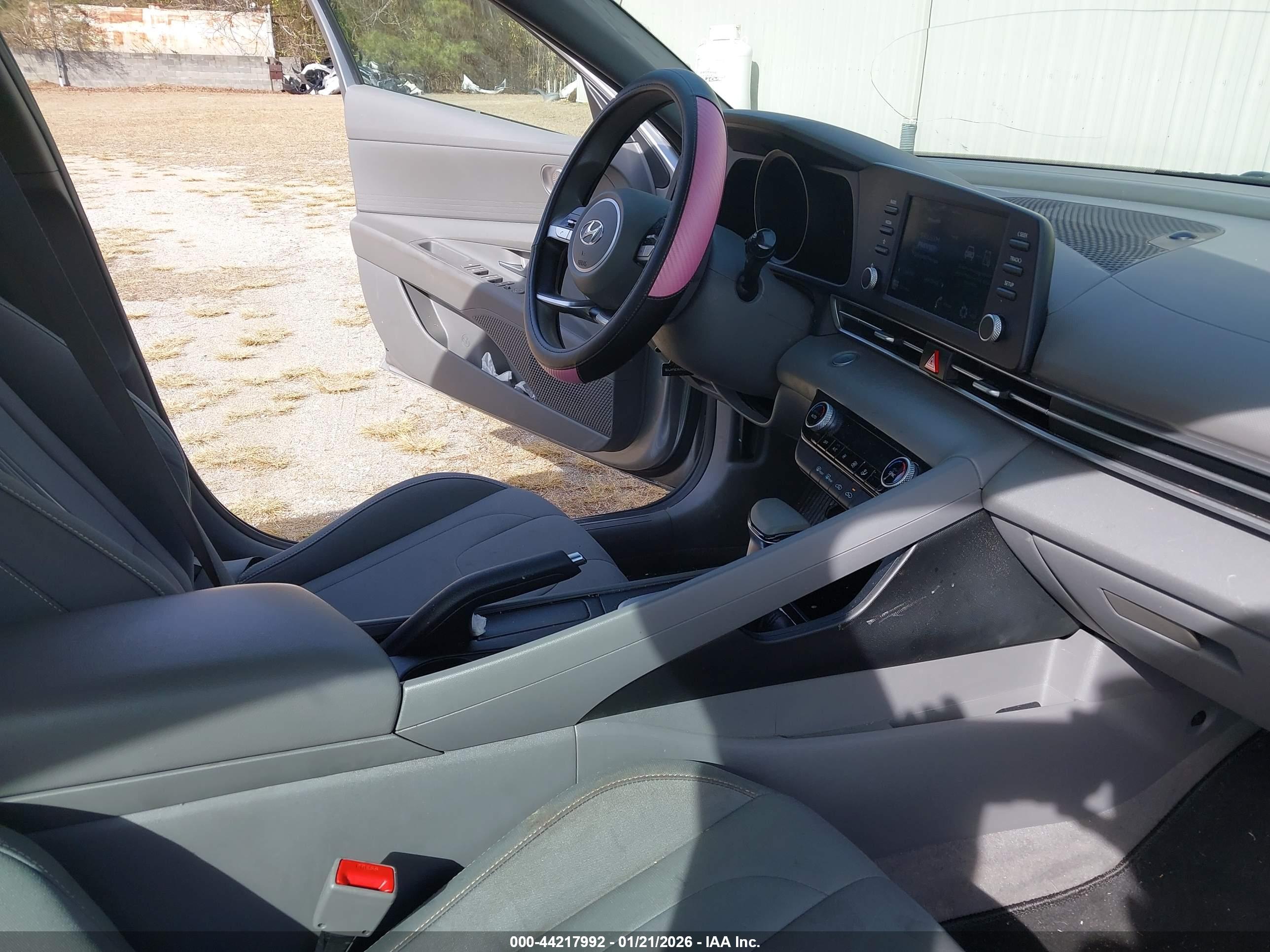 HYUNDAI ELANTRA image 5
