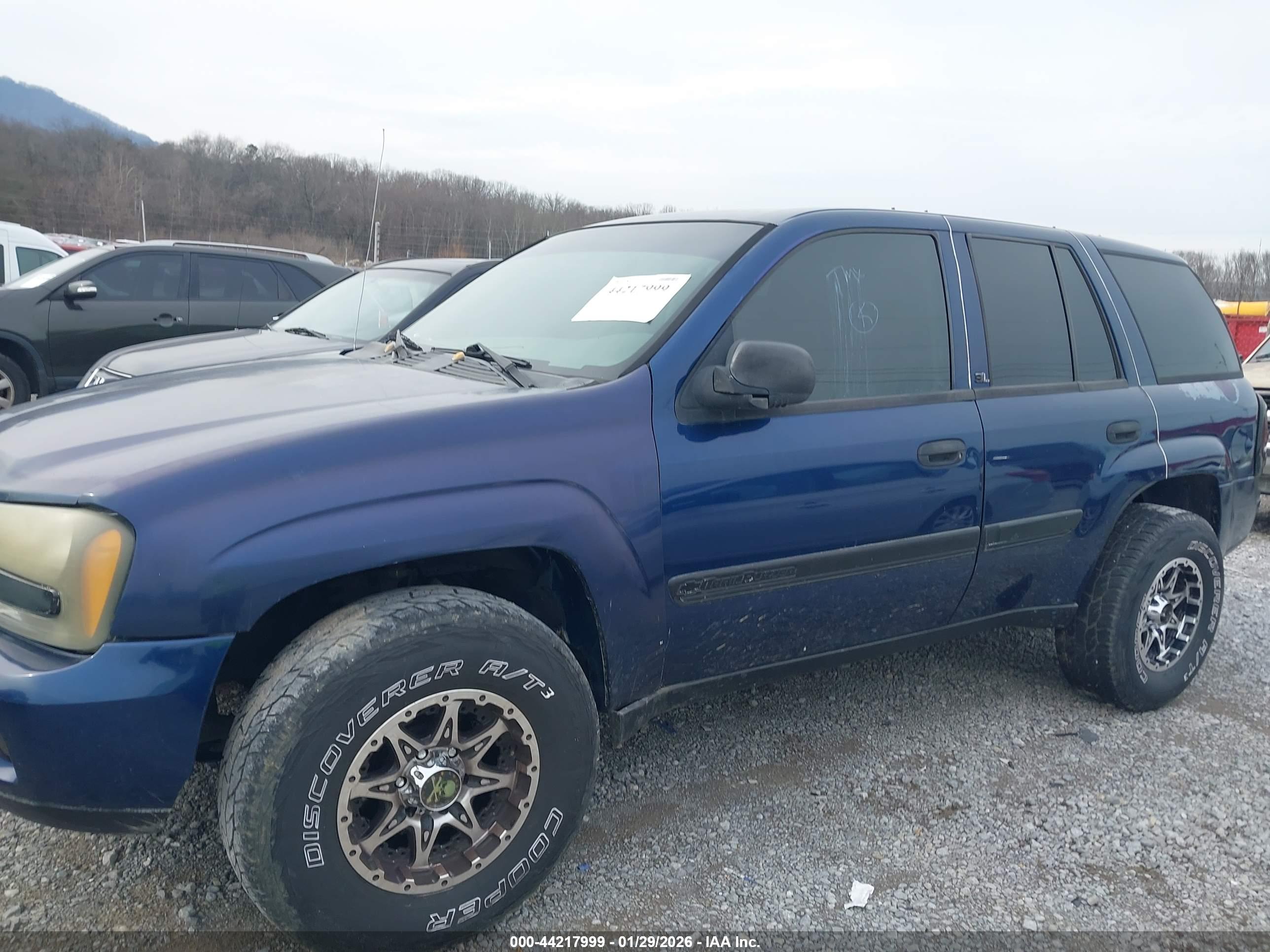 CHEVROLET TRAILBLAZER image 2