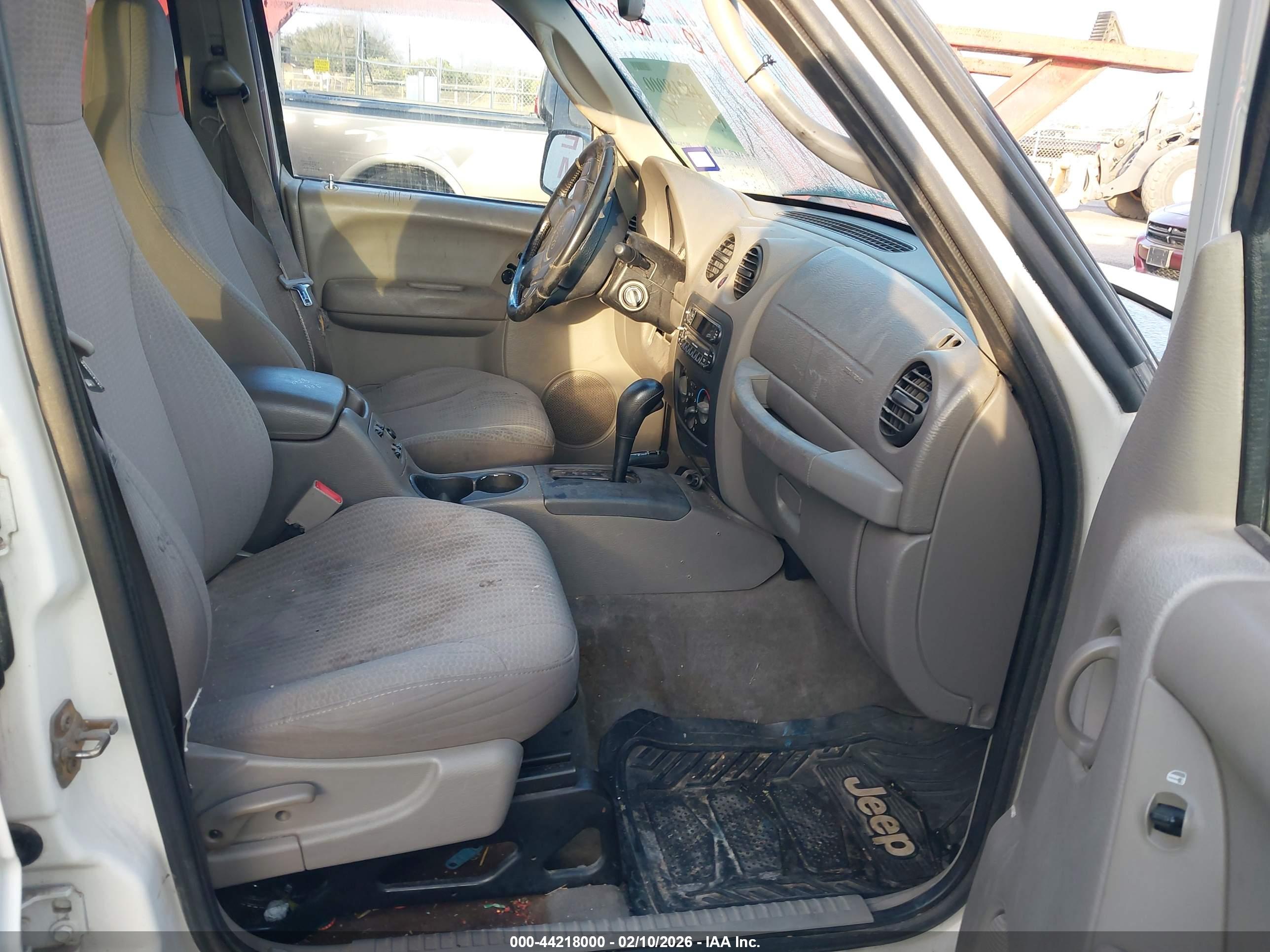 JEEP LIBERTY image 5