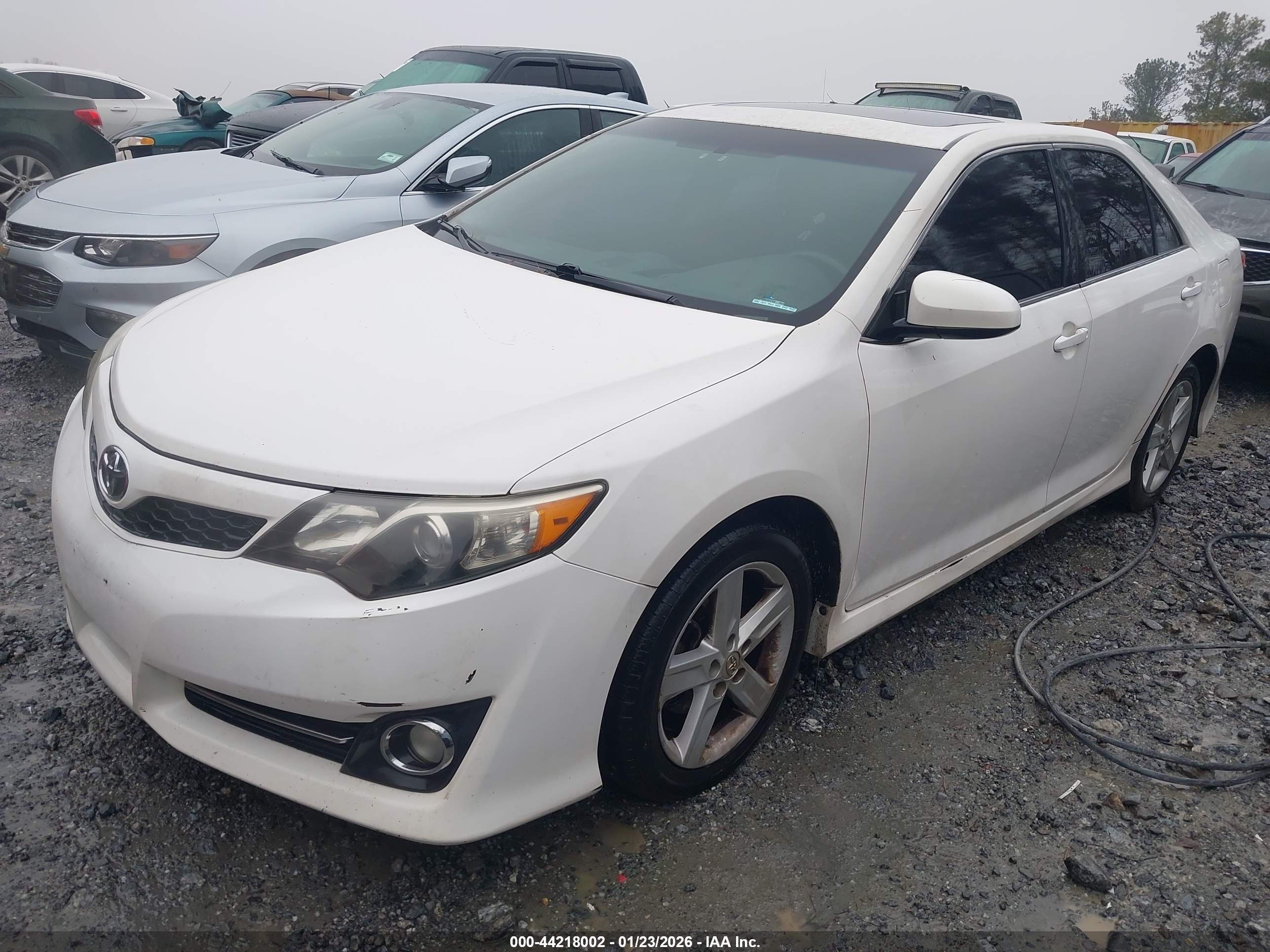 TOYOTA CAMRY image 2