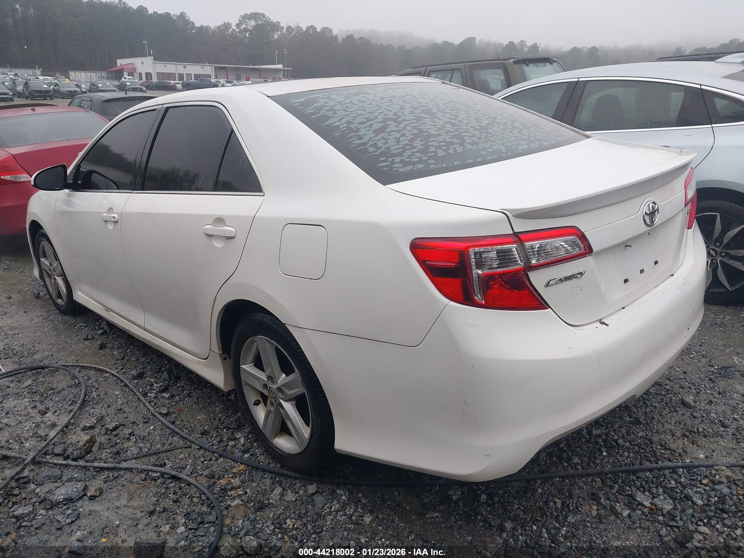 TOYOTA CAMRY image 3