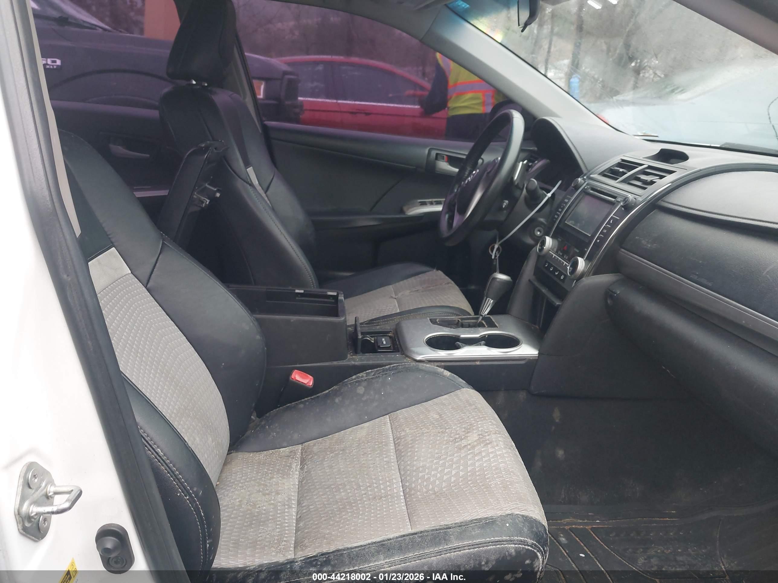 TOYOTA CAMRY image 5