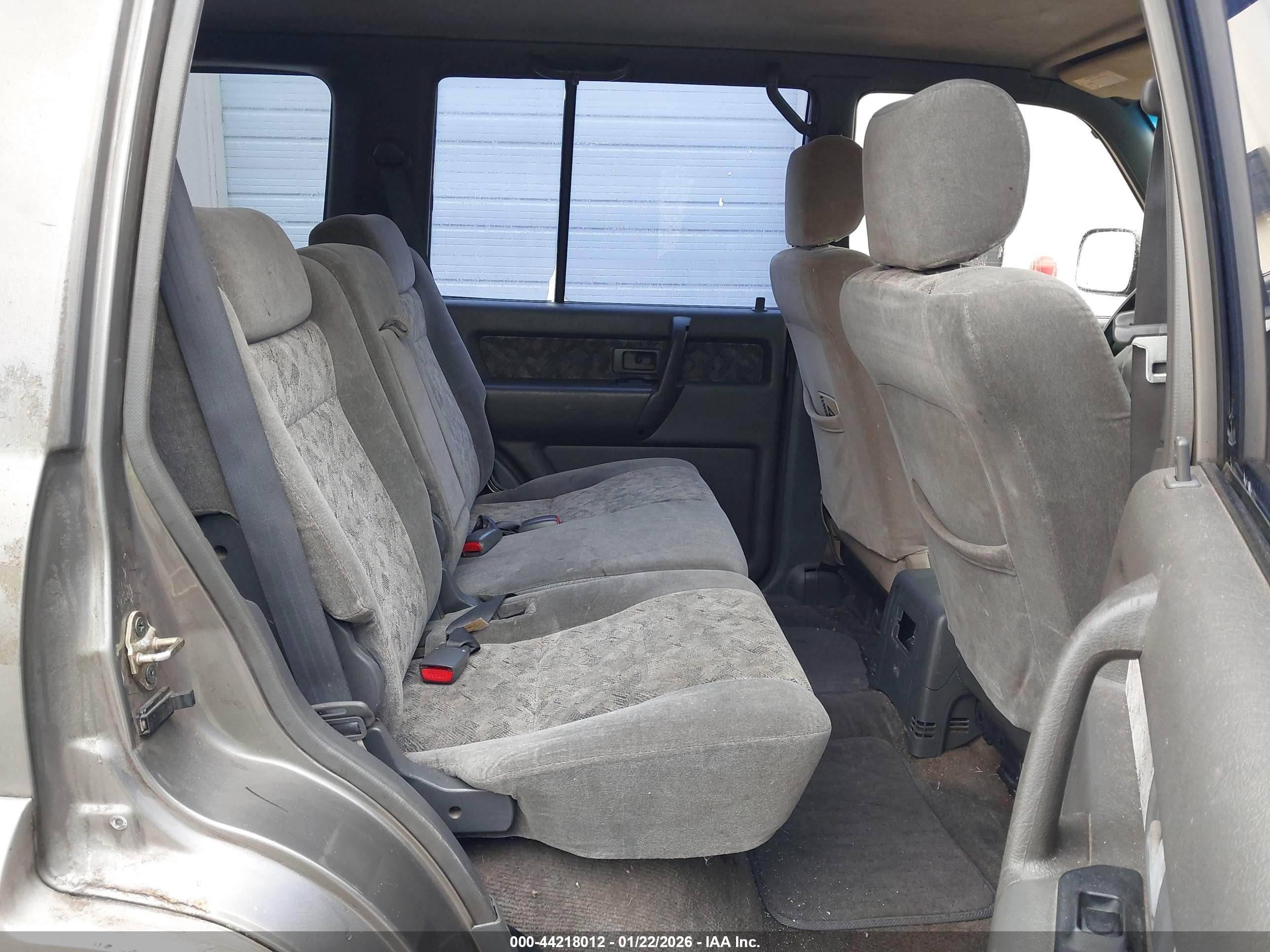 ISUZU TROOPER image 8
