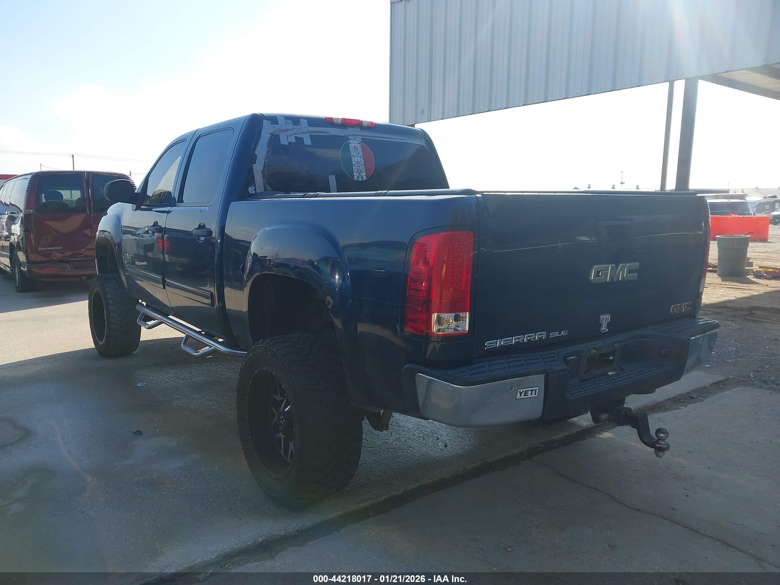 GMC SIERRA image 3