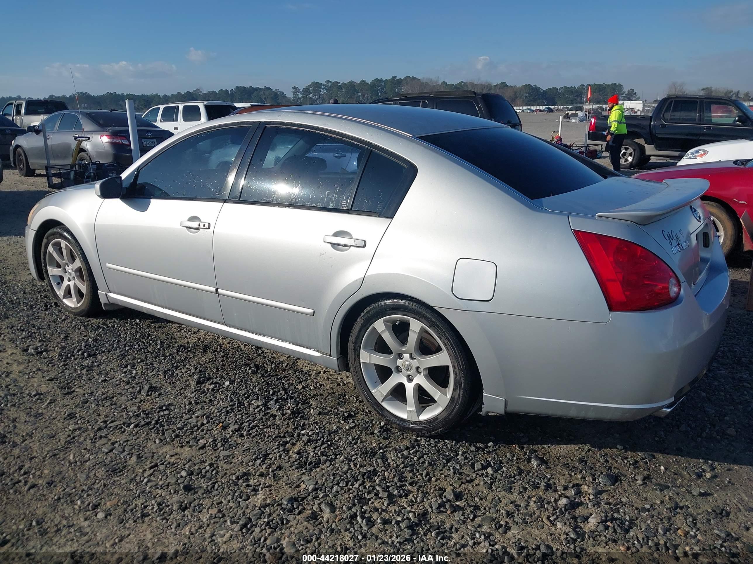 NISSAN MAXIMA image 3