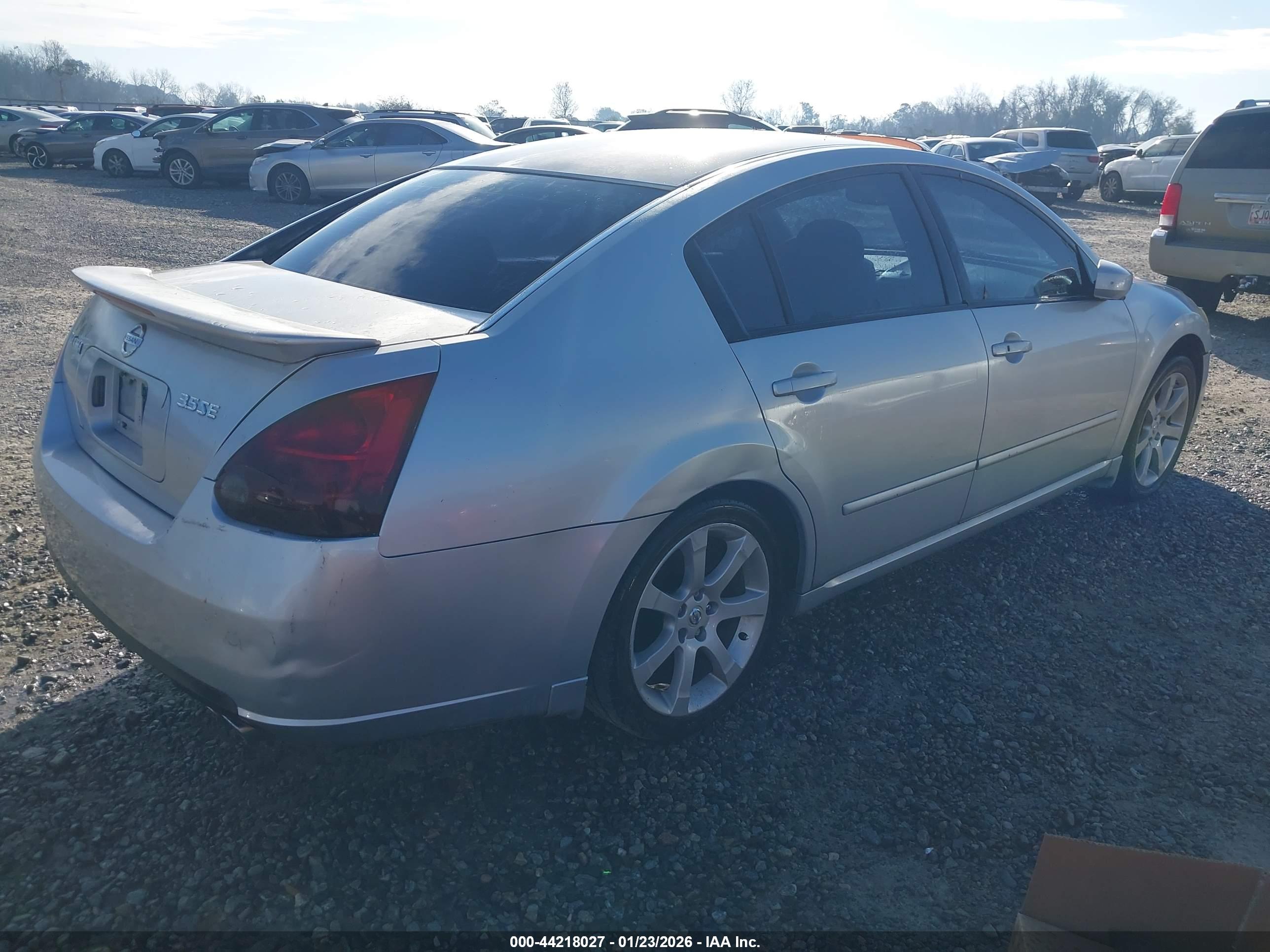 NISSAN MAXIMA image 4