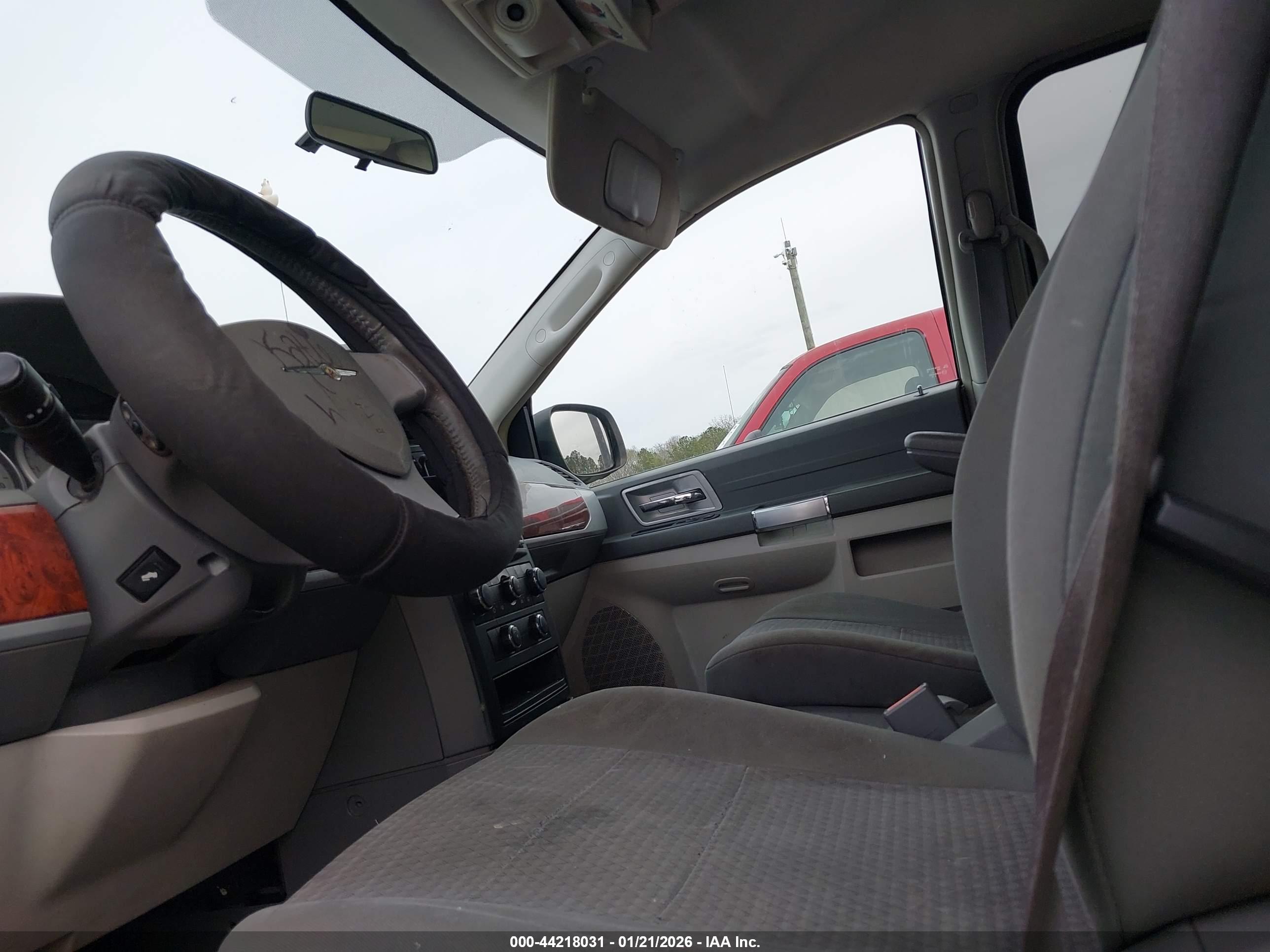 CHRYSLER TOWN image 5