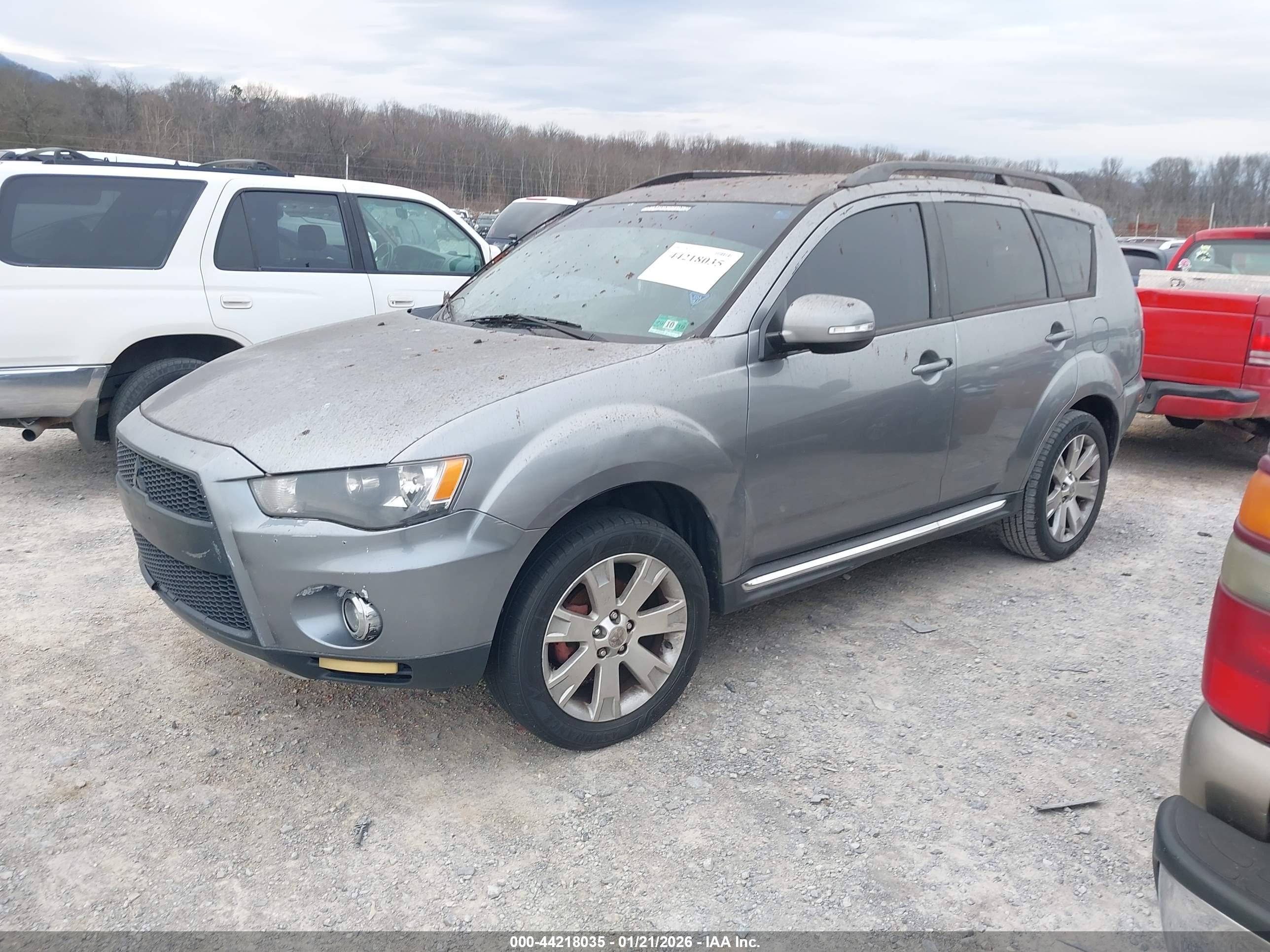 MITSUBISHI OUTLANDER image 2