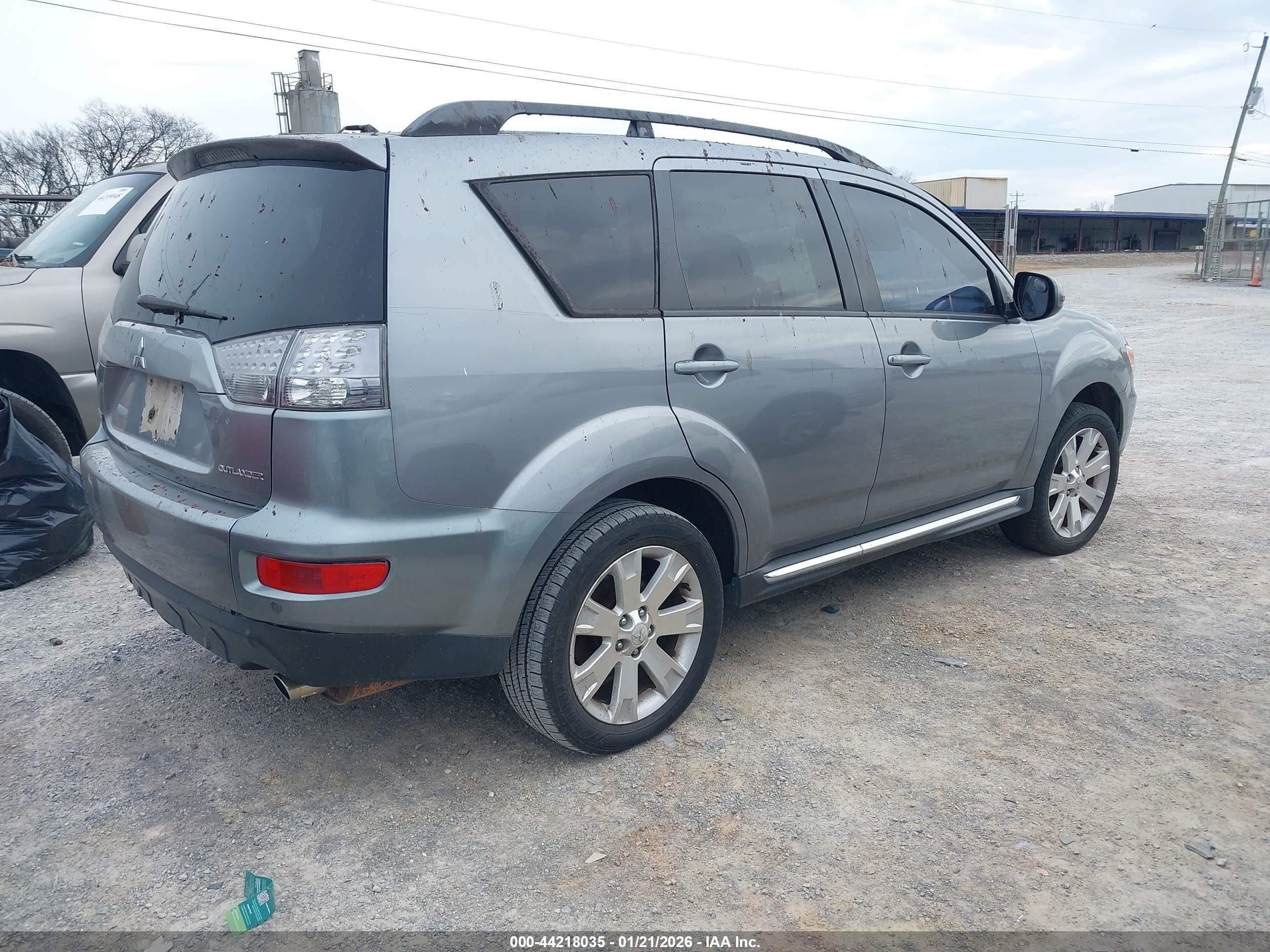 MITSUBISHI OUTLANDER image 4