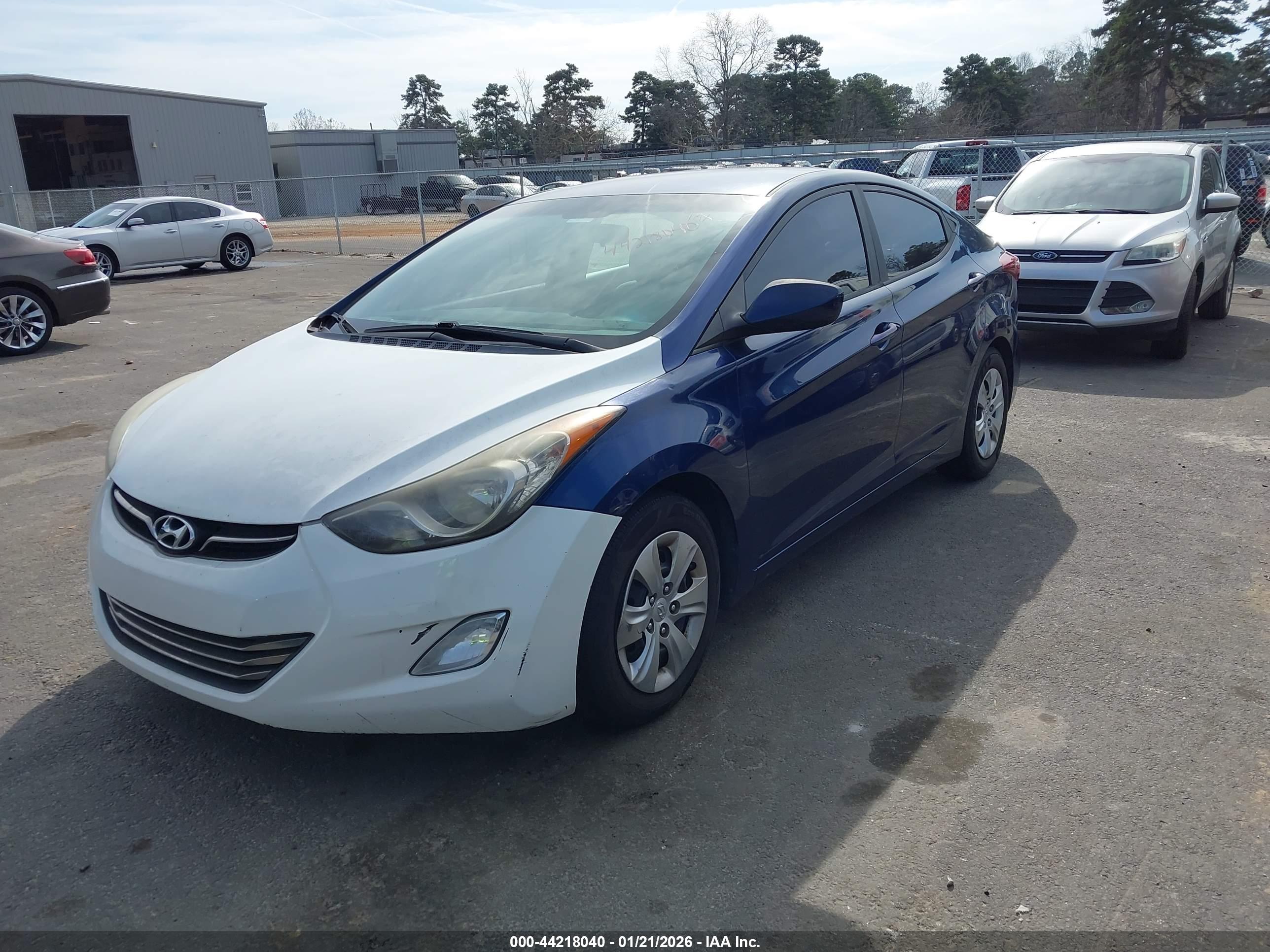HYUNDAI ELANTRA image 2