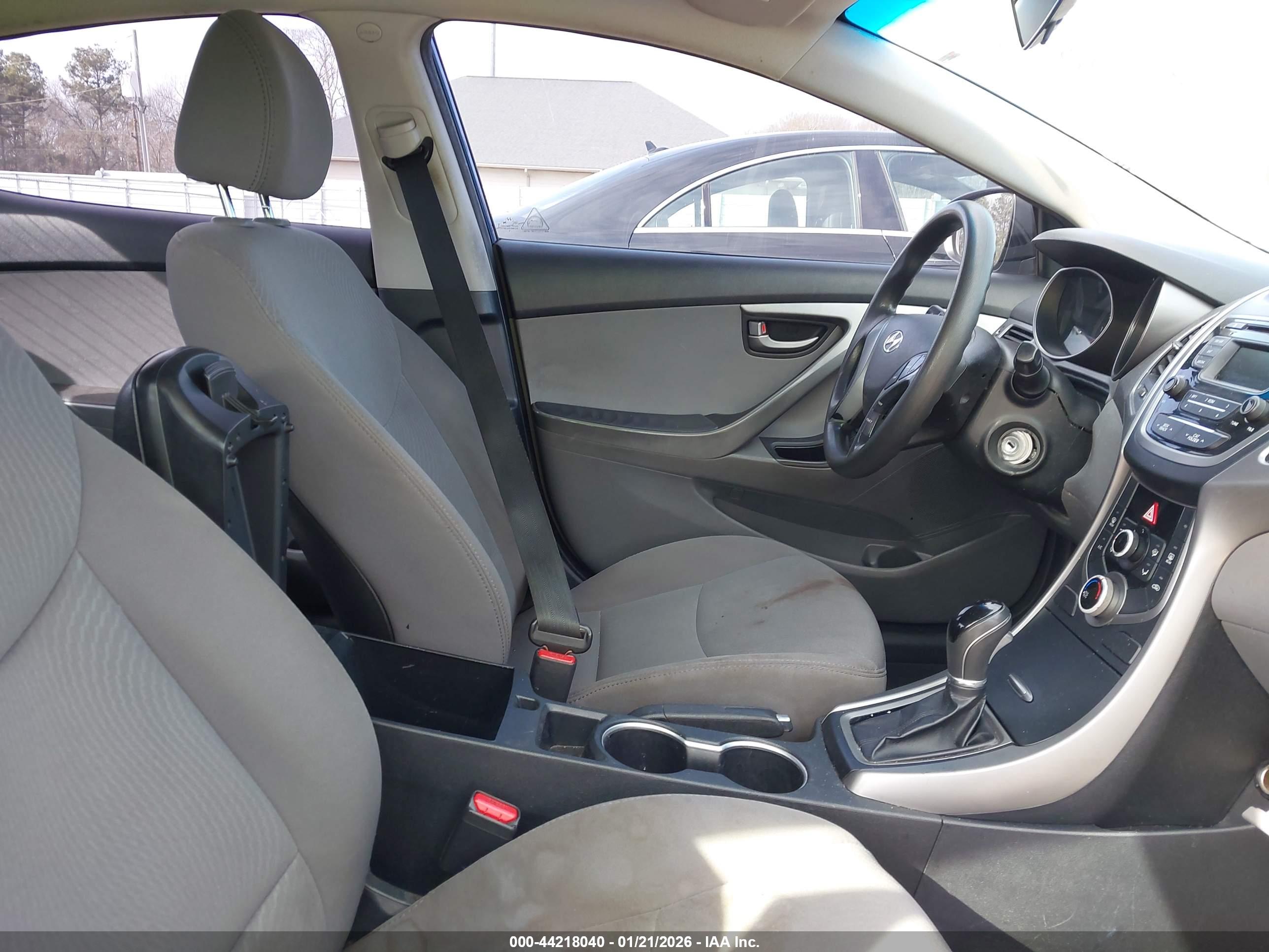 HYUNDAI ELANTRA image 5
