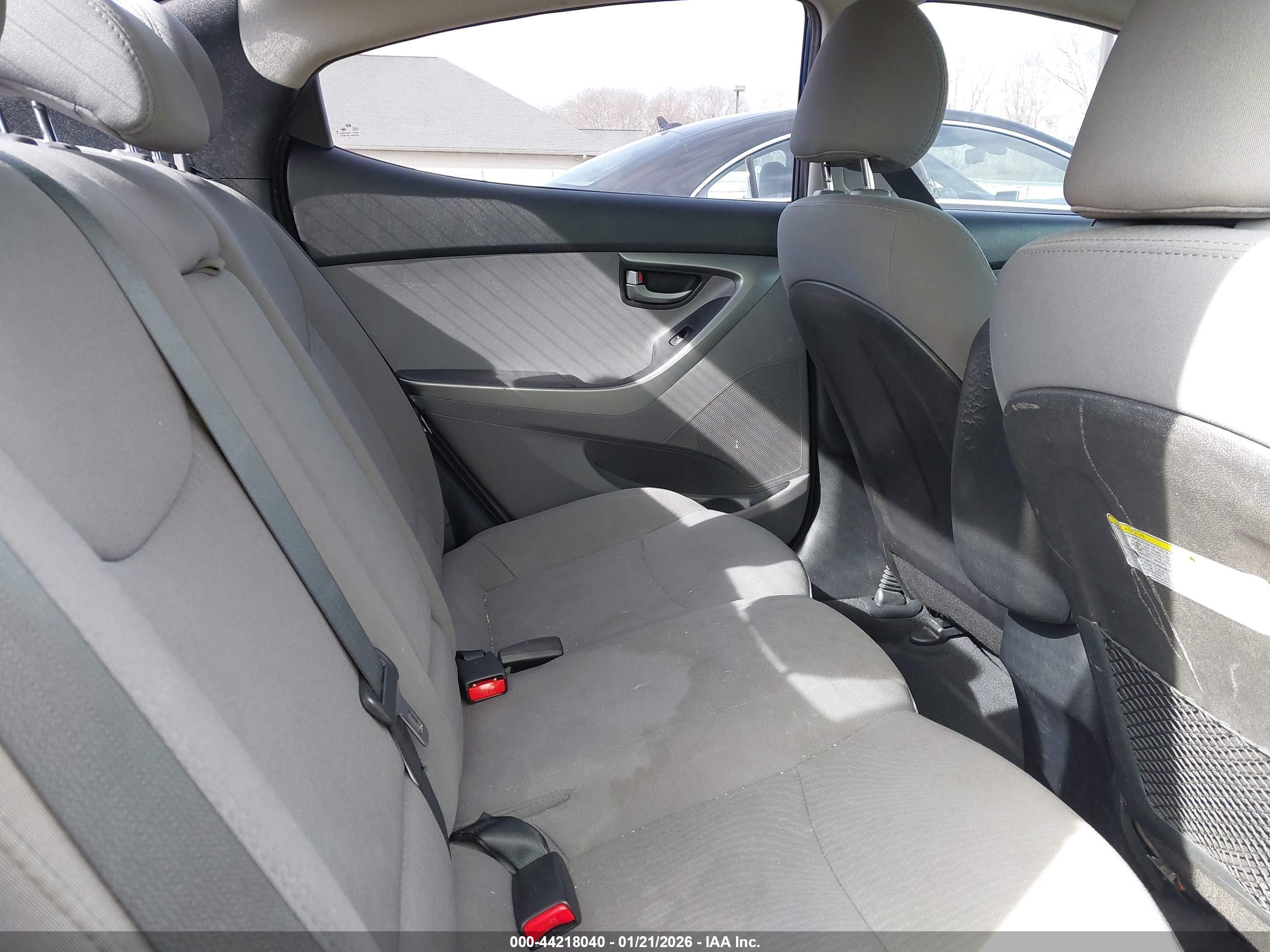 HYUNDAI ELANTRA image 8