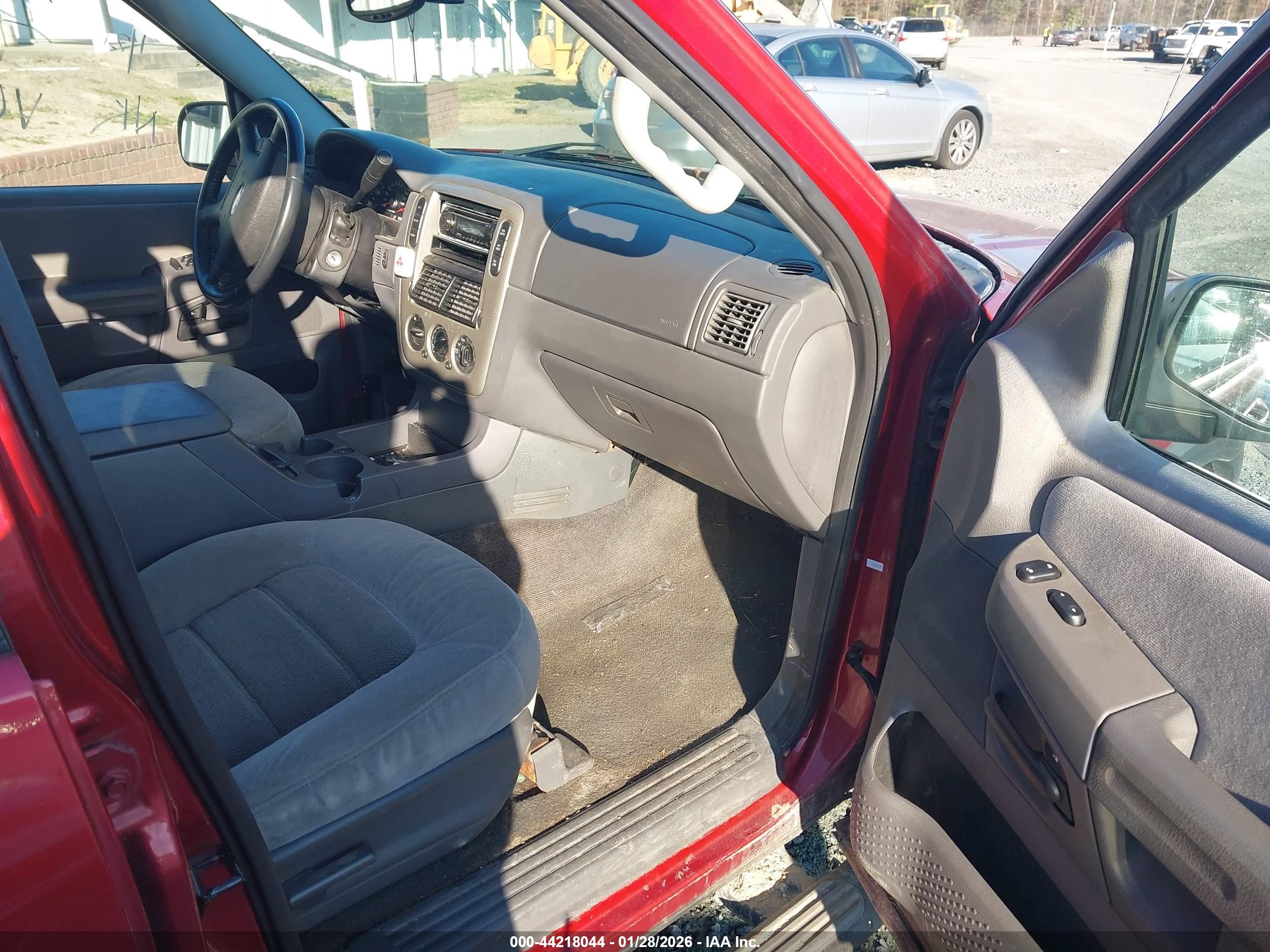 FORD EXPLORER image 5