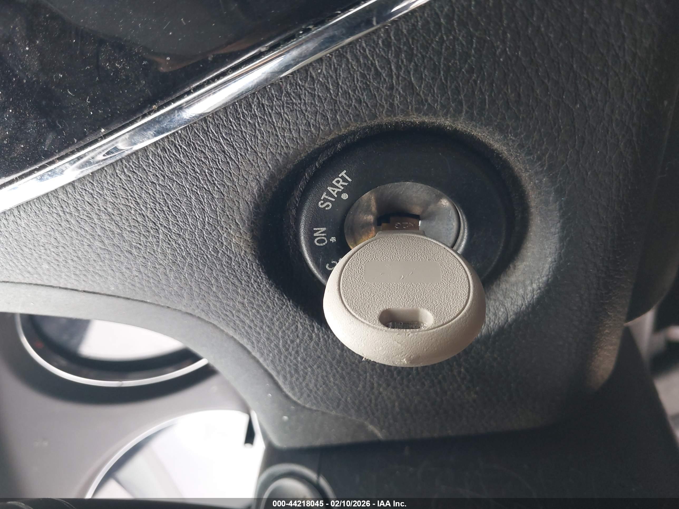 CHRYSLER 200 image 11