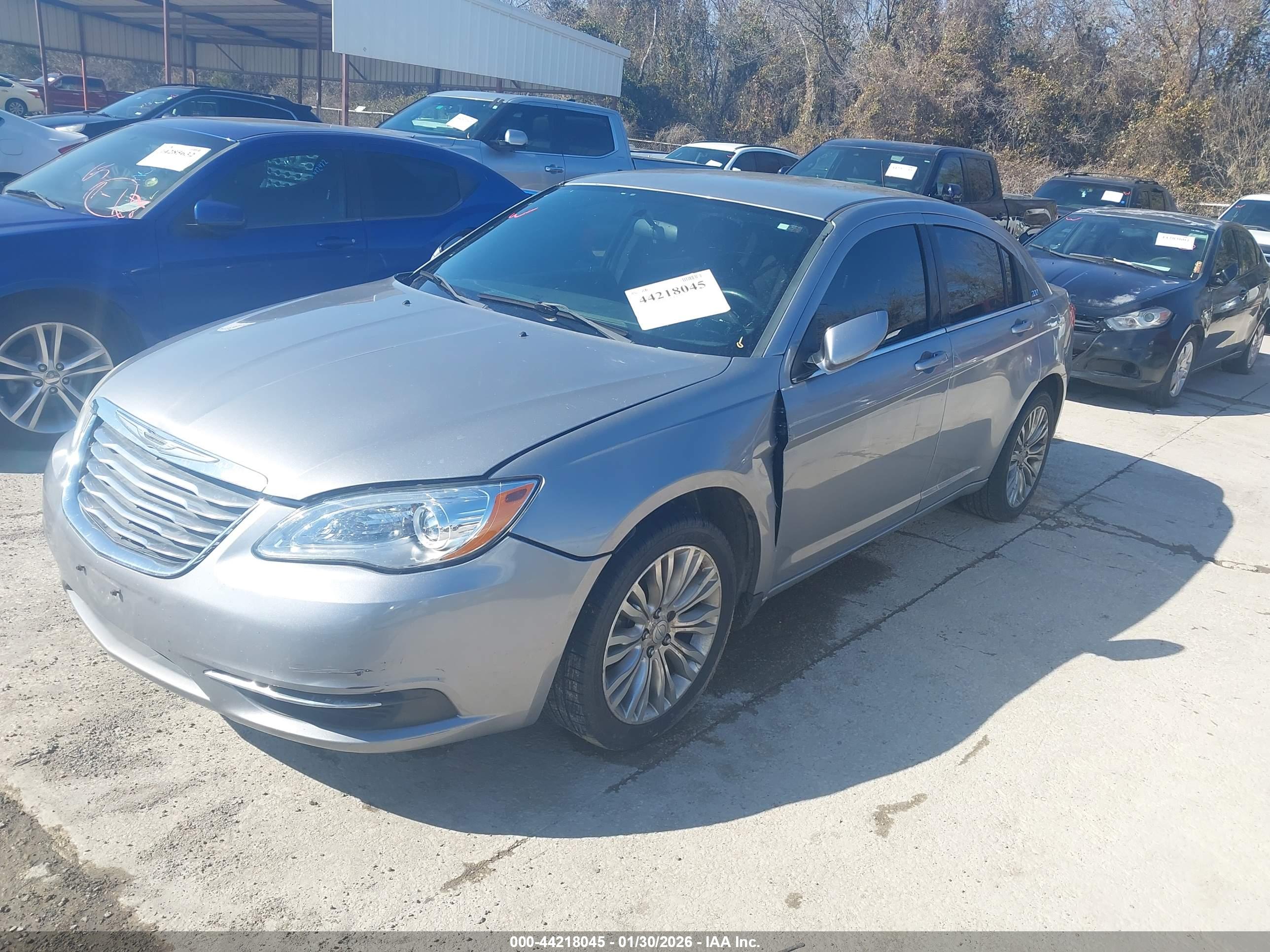 CHRYSLER 200 image 2