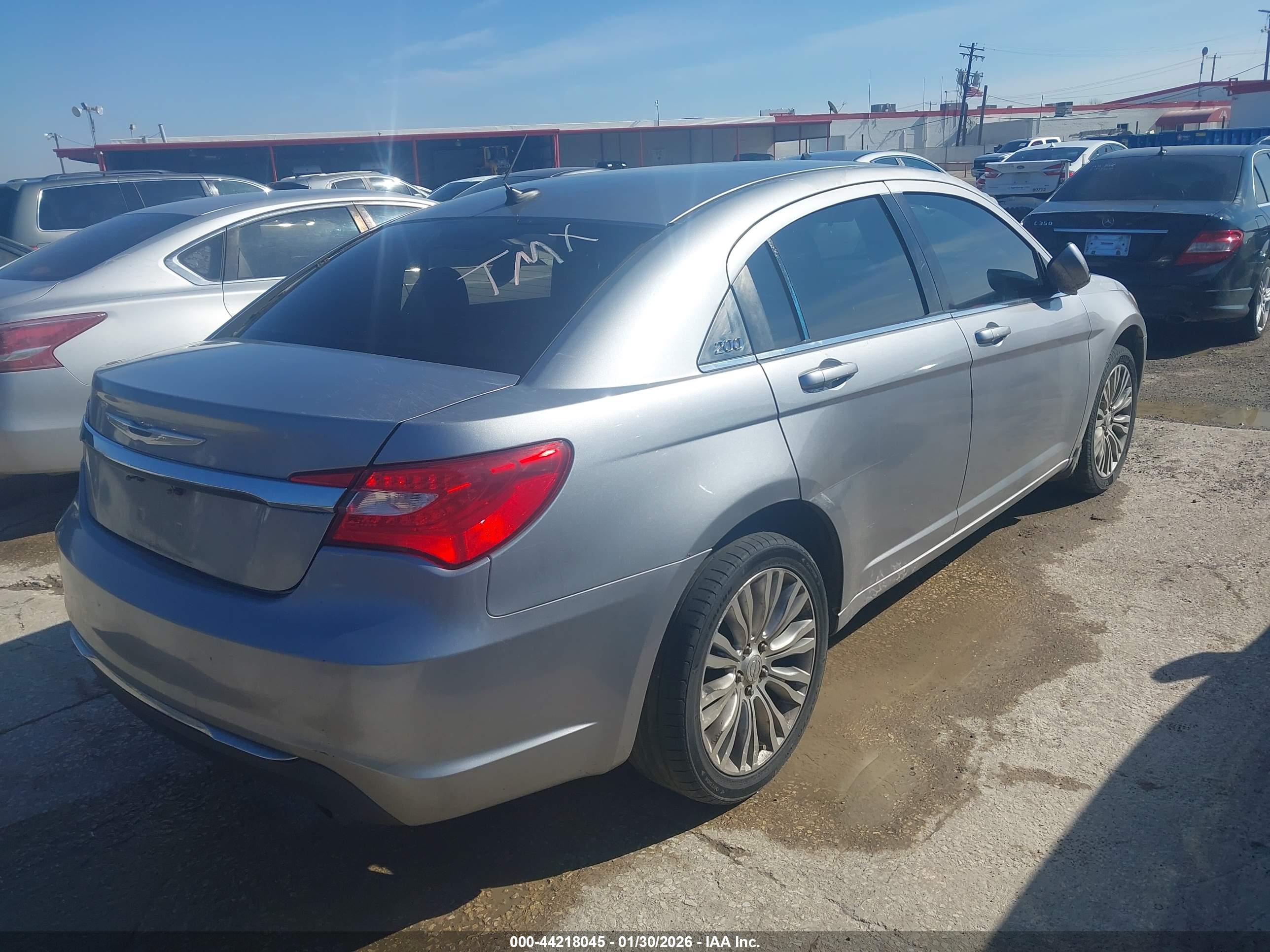 CHRYSLER 200 image 4